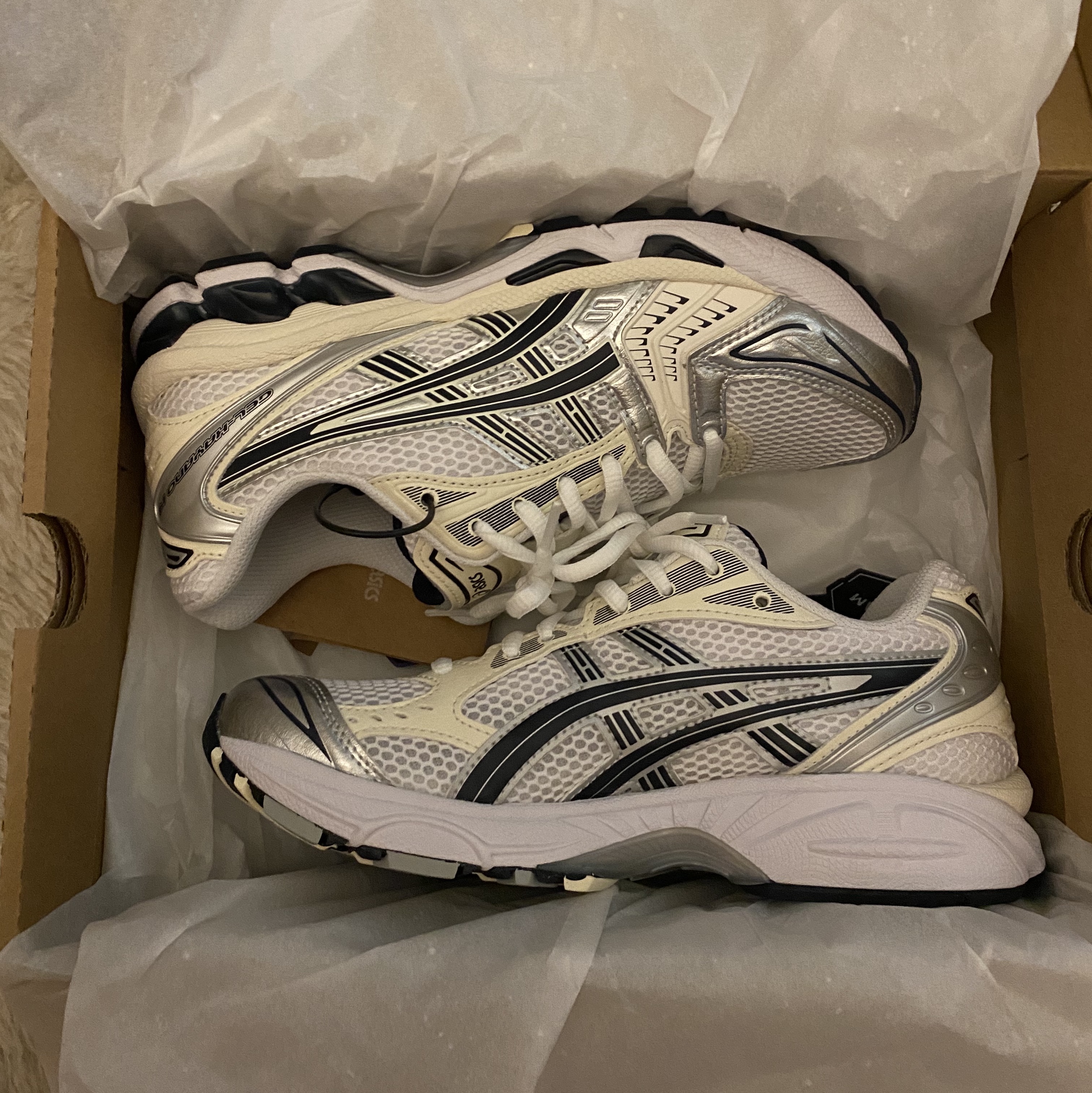 (W) Asics Gel-Kayano 14 White Midnight 착용 스타일