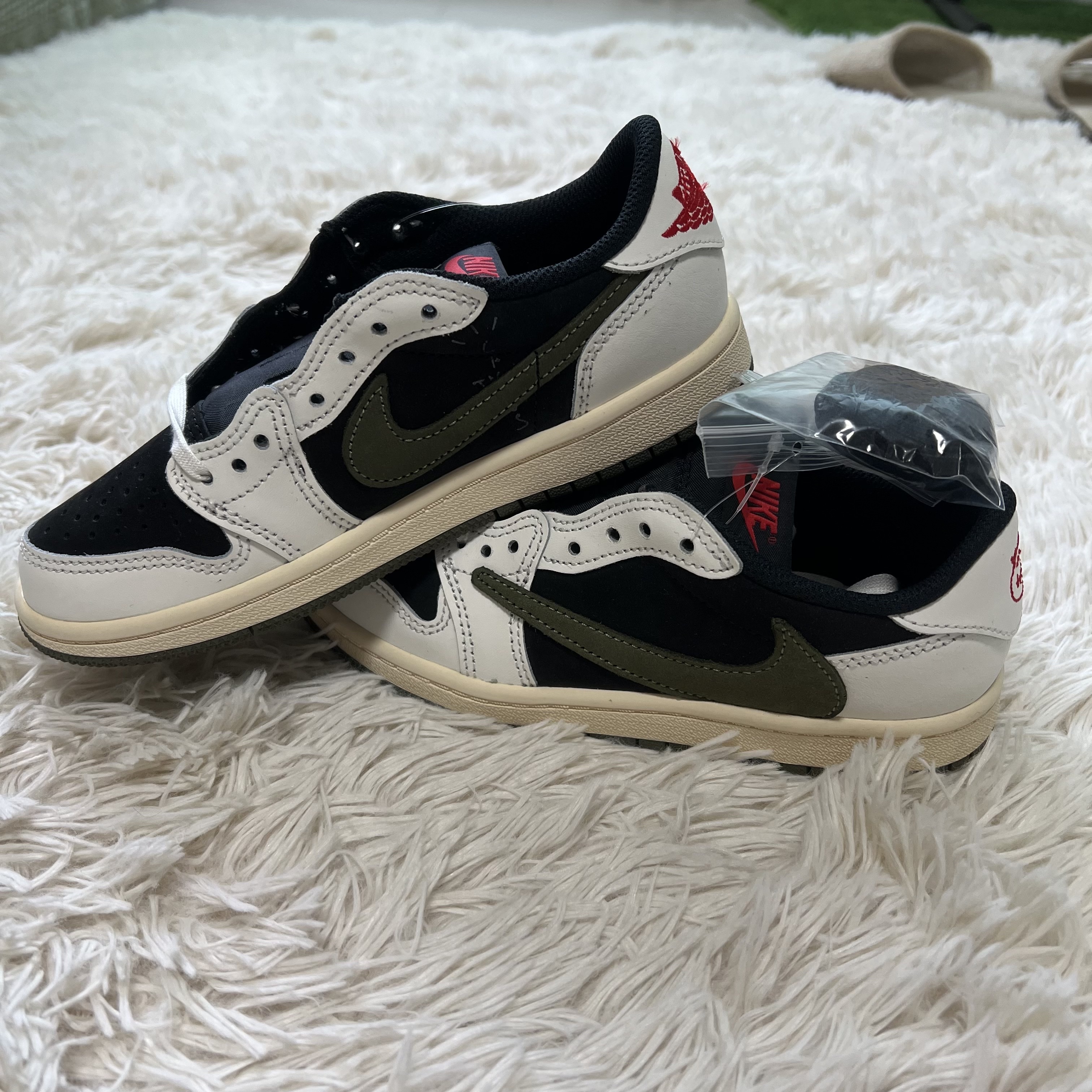 (PS) Jordan 1 x Travis Scott Retro Low OG SP Medium Olive 착용 스타일