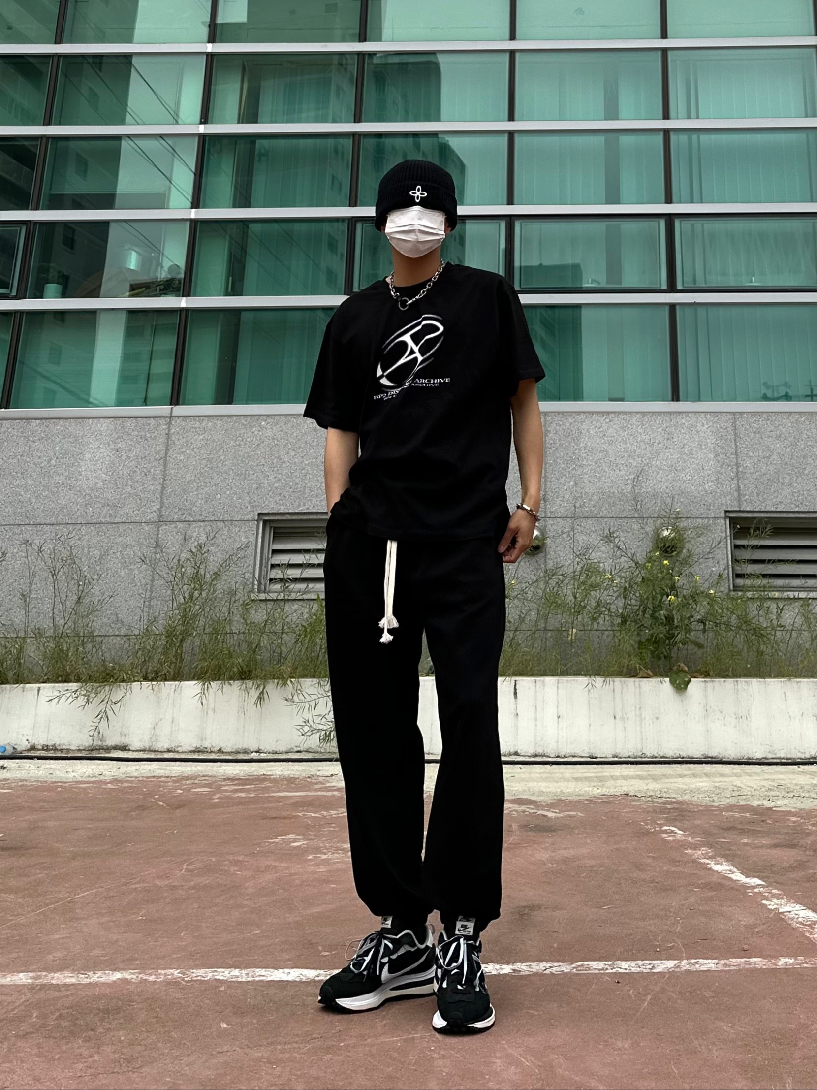 Nike x Sacai VaporWaffle Black White 착용 스타일 - 4