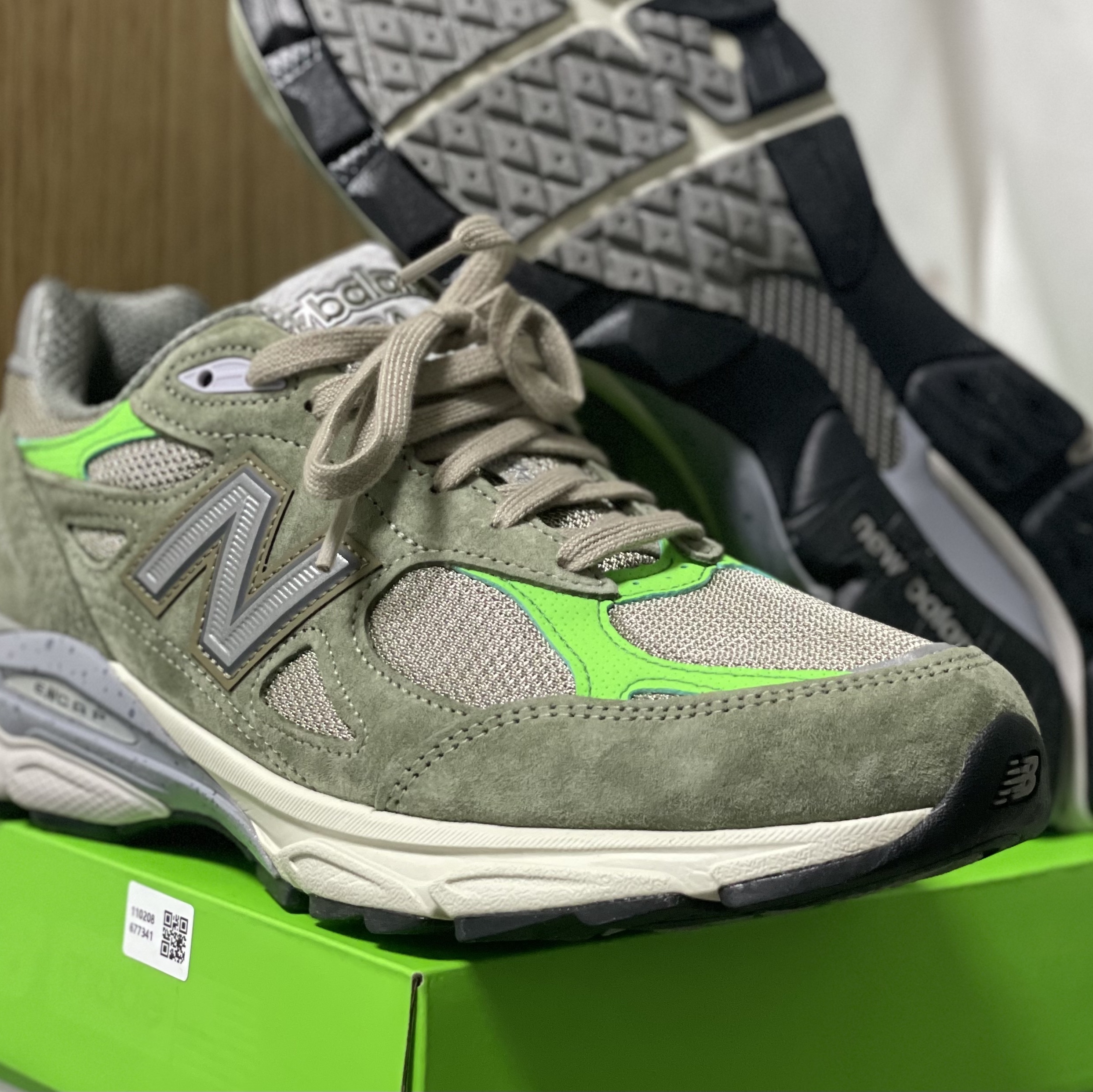 New Balance x Patta 990v3 Made in USA Olive 착용 스타일 - 3