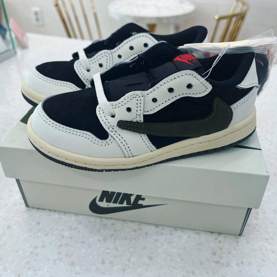 (TD) Jordan 1 x Travis Scott Retro Low OG SP Medium Olive 착용 스타일 - 1