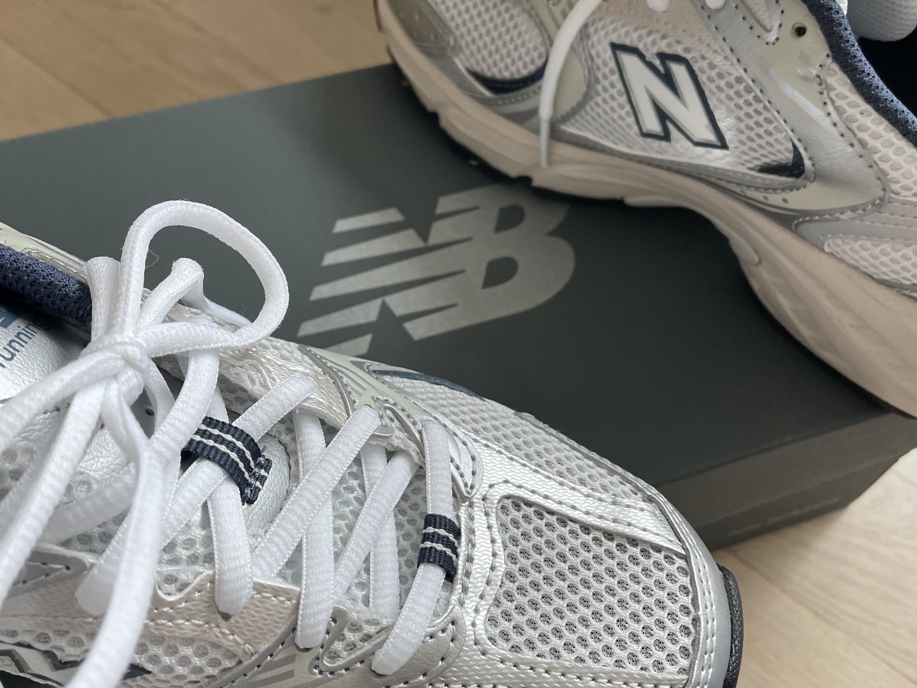 New Balance 530 Steel Grey 착용 스타일 - 2