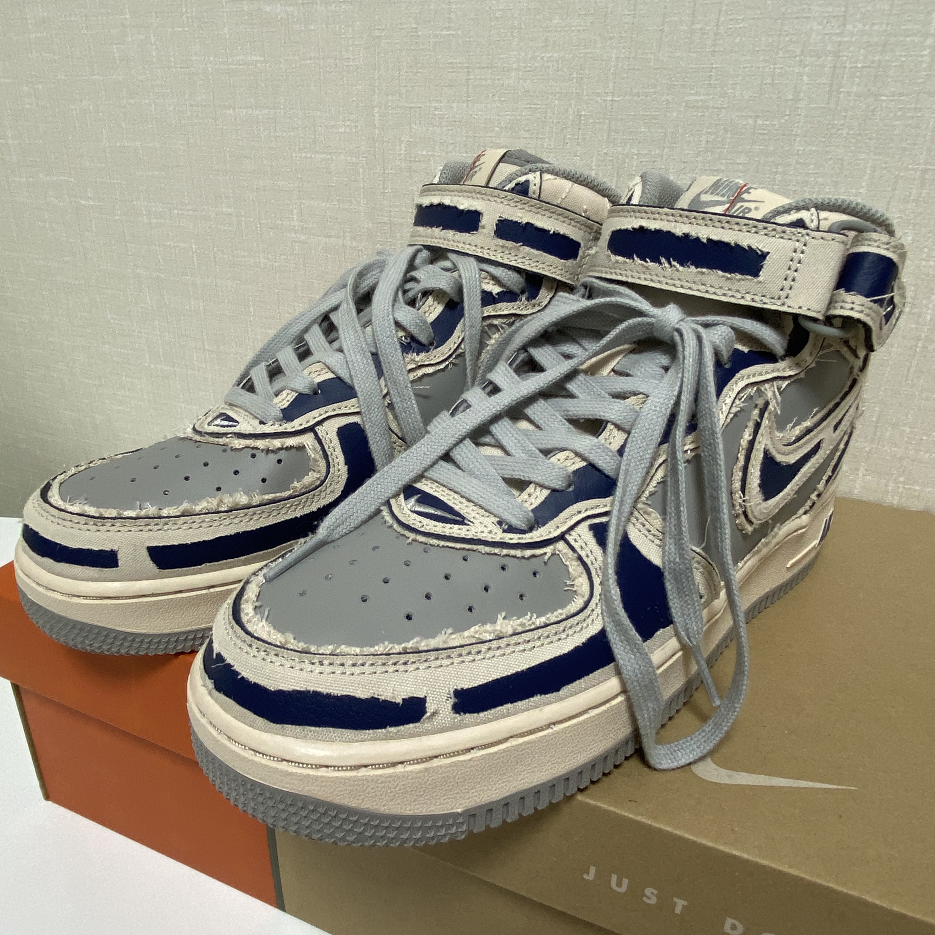 Nike Air Force 1 Mid '07 Pearl White 착용 스타일