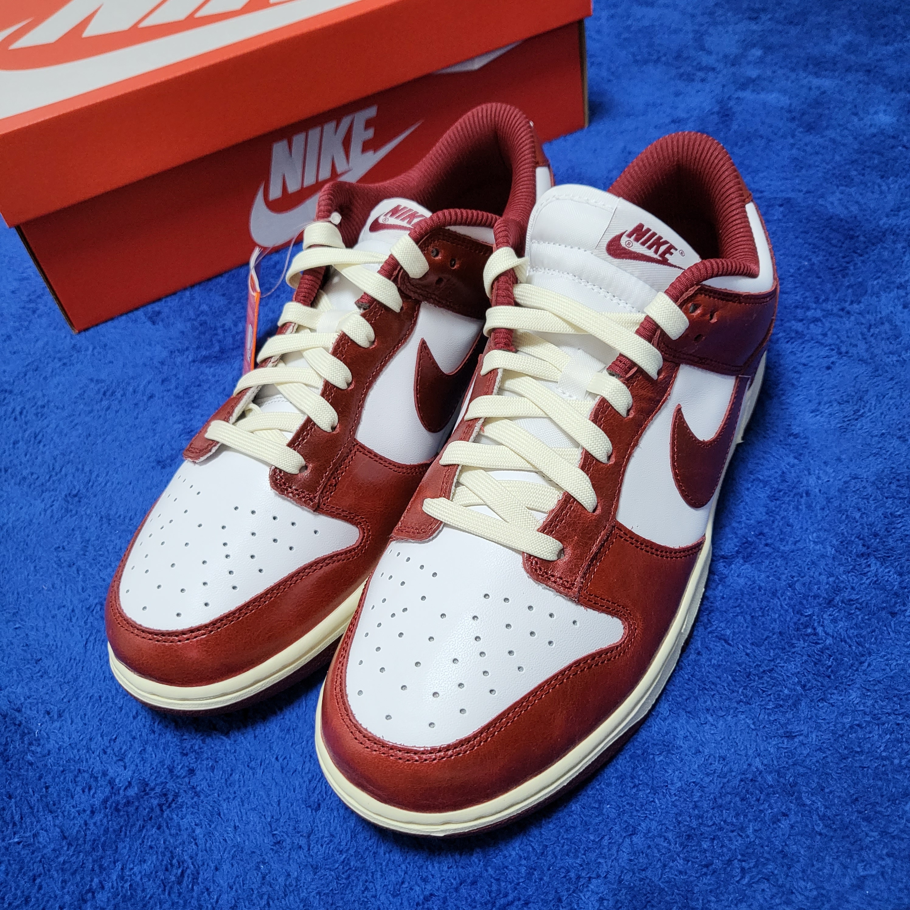 (W) Nike Dunk Low Retro PRM Team Red and White 착용 스타일 - 1