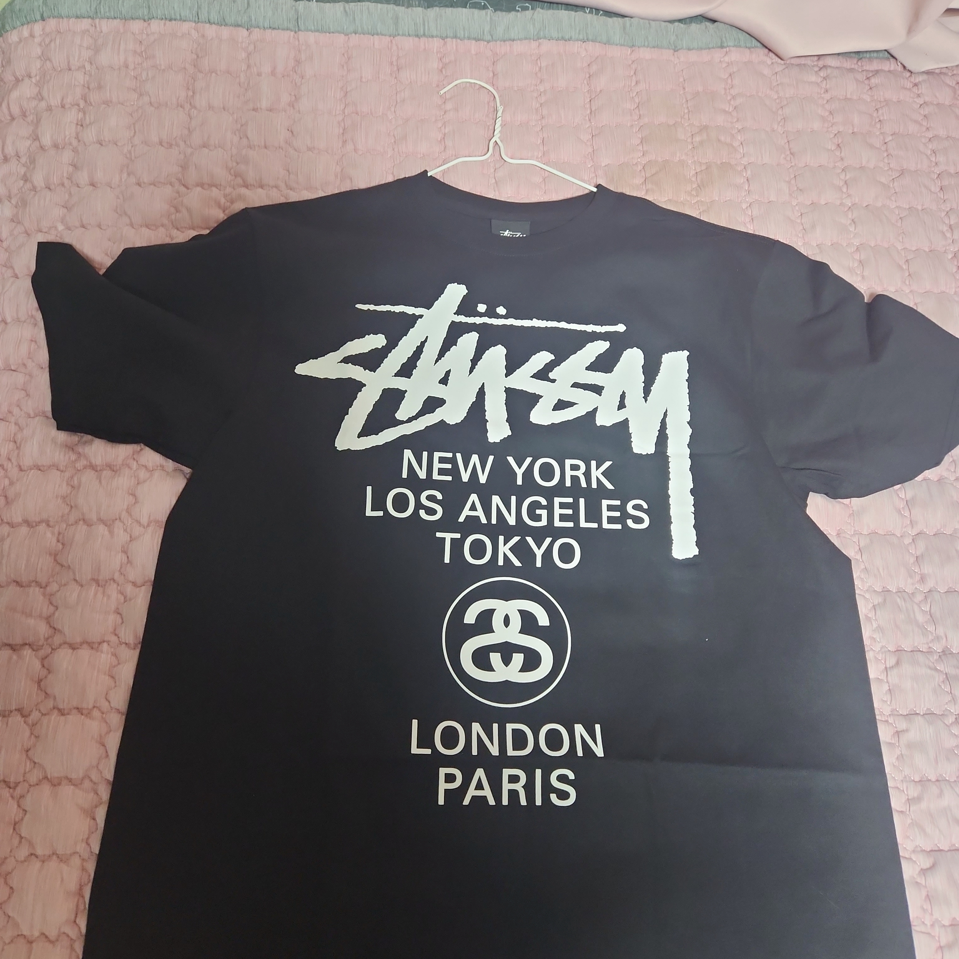 Stussy World Tour T-Shirt Black 착용 스타일