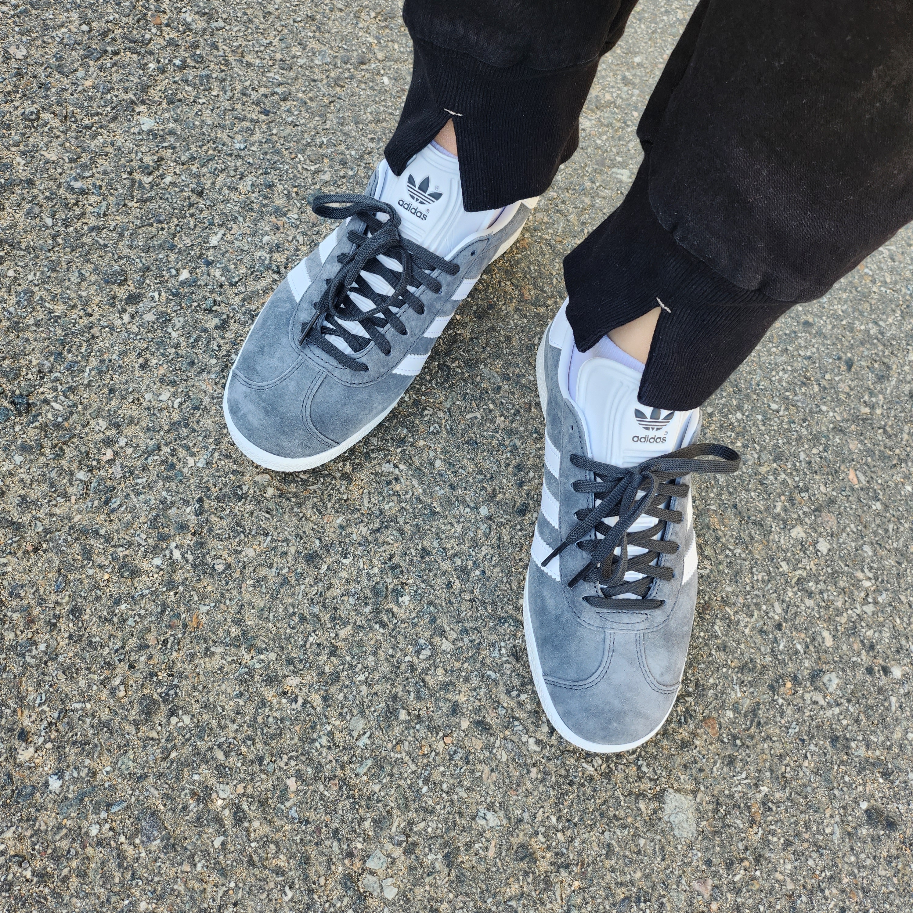 Adidas Gazelle Solid Grey 착용 스타일