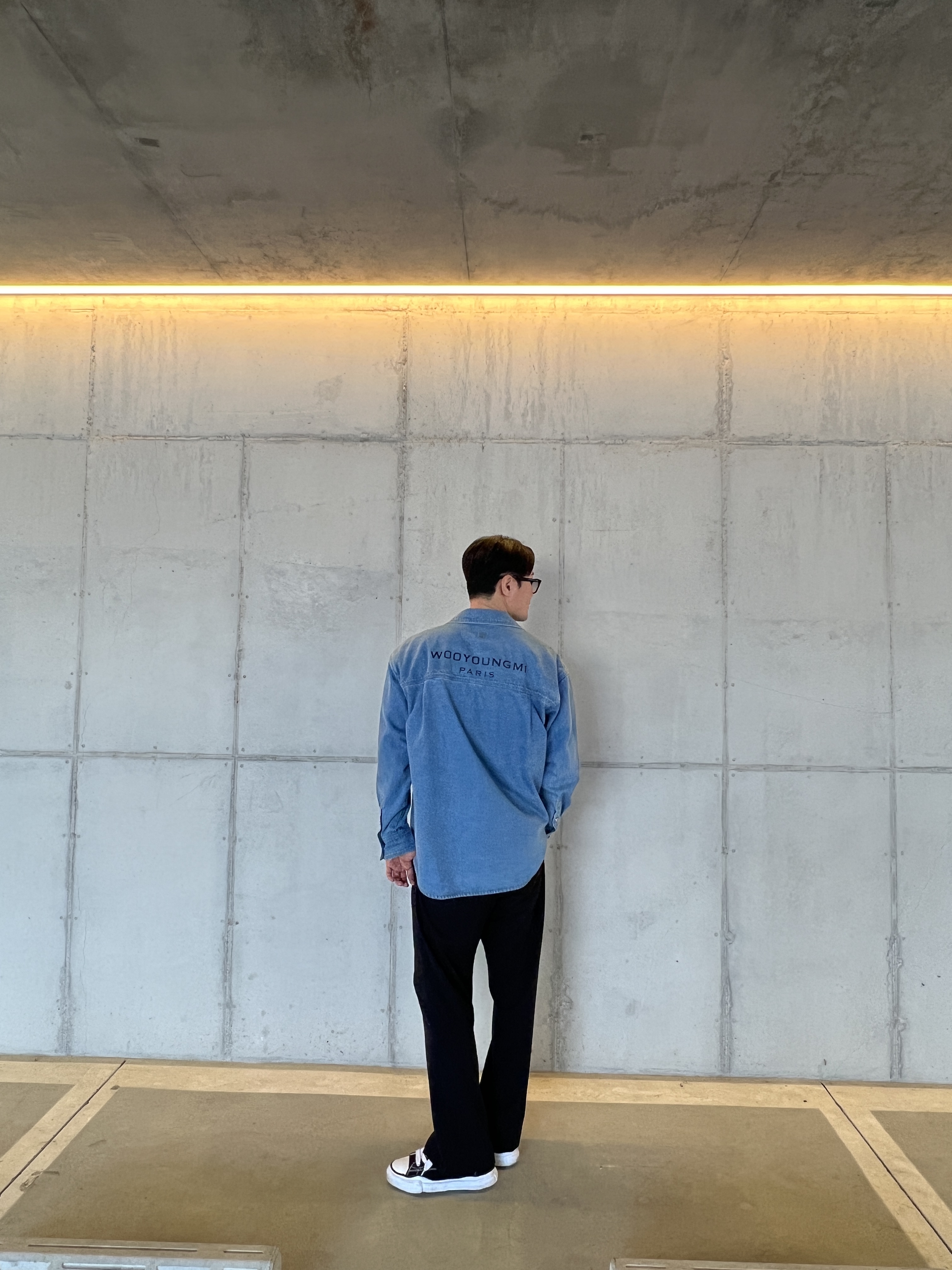 Wooyoungmi Back Logo Denim Shirt Blue - 23SS 착용 스타일 - 1