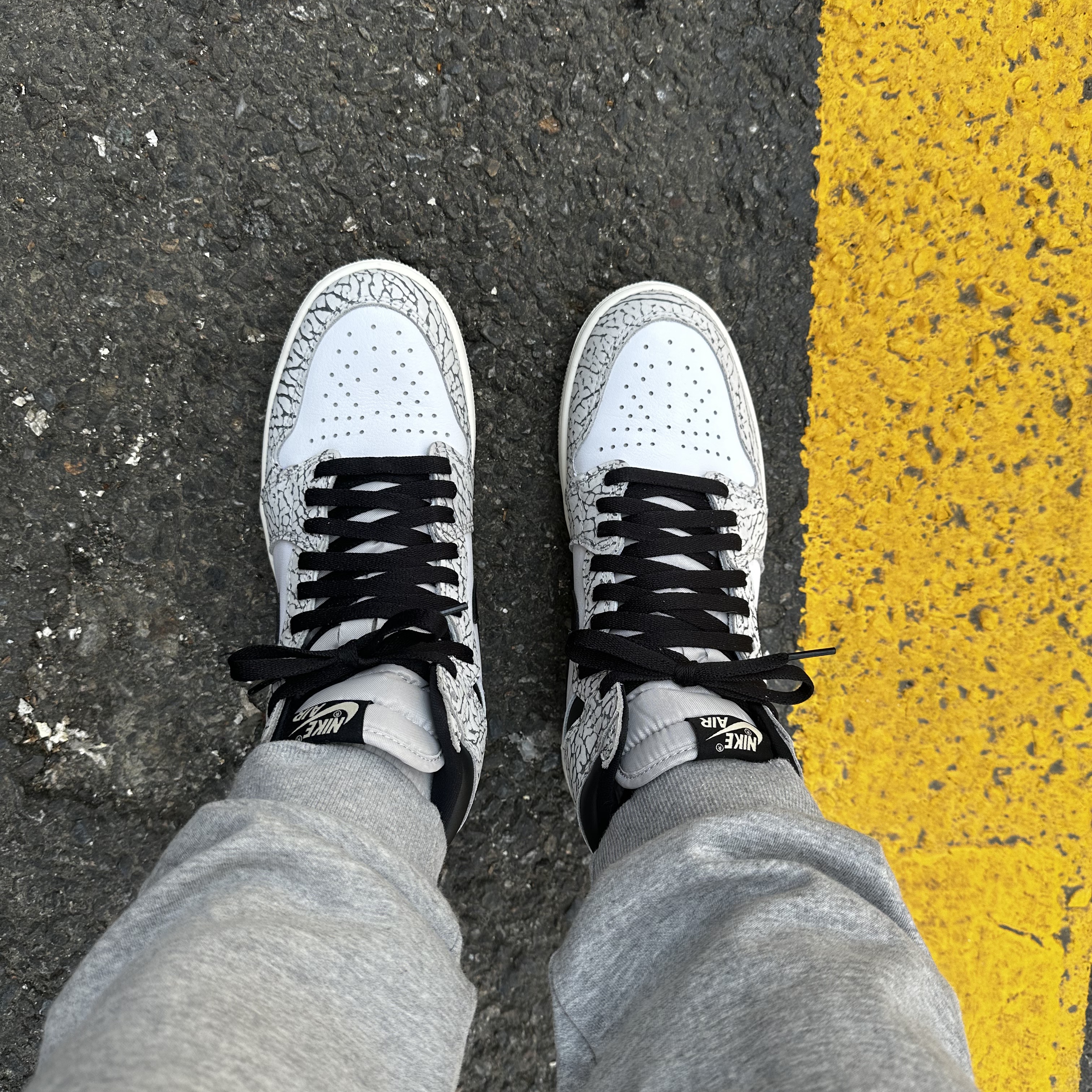 Jordan 1 Retro High OG White Cement 착용 스타일 - 2