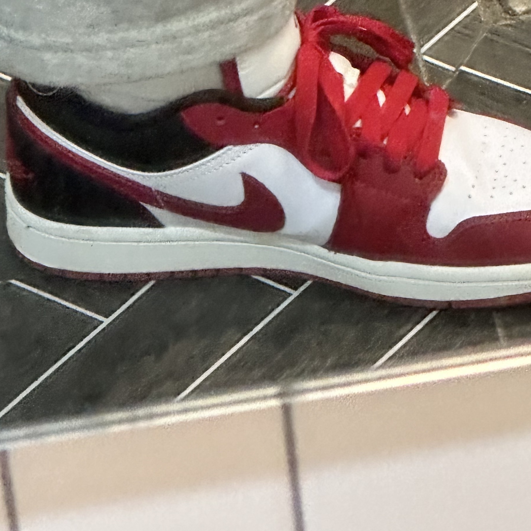 (W) Jordan 1 Low White Gym Red 착용 스타일