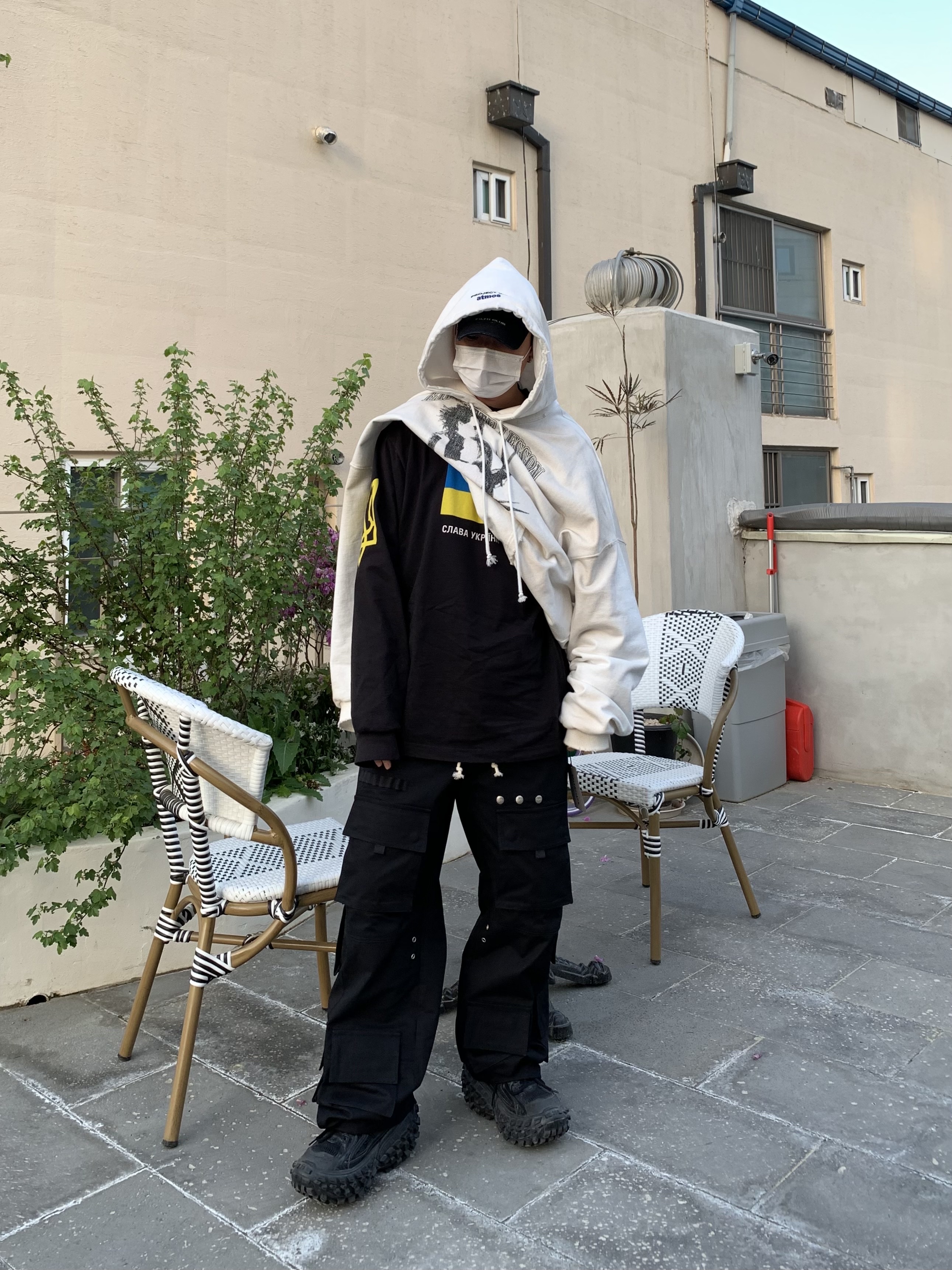 Project G/R x Atmos Etiquette Lesson Vintage Washed Hoodie White, Project G/R Distressed Filth Club Cap Washed Black 착용 스타일 - 2