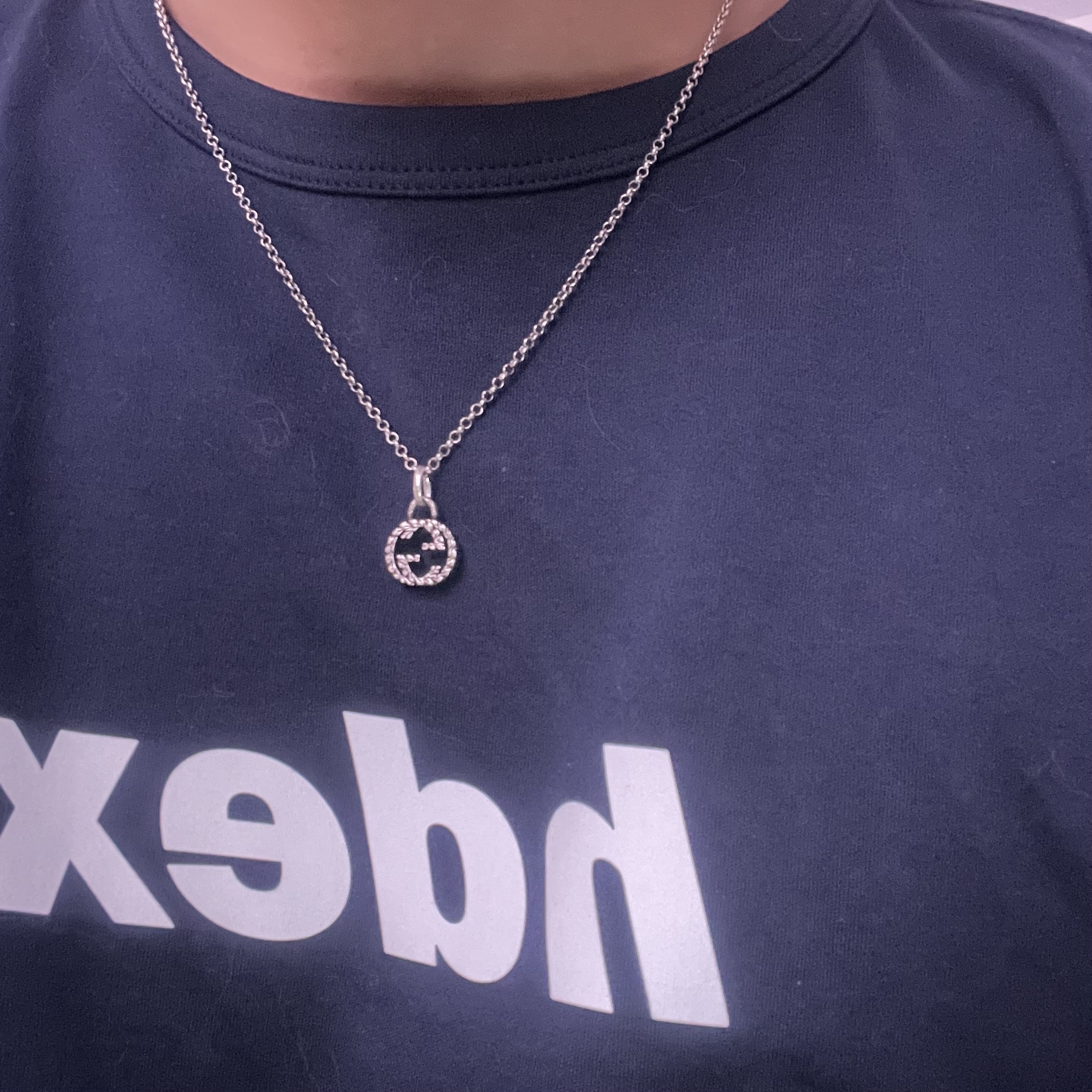 Gucci Interlocking G Pendant Necklace Silver 착용 스타일
