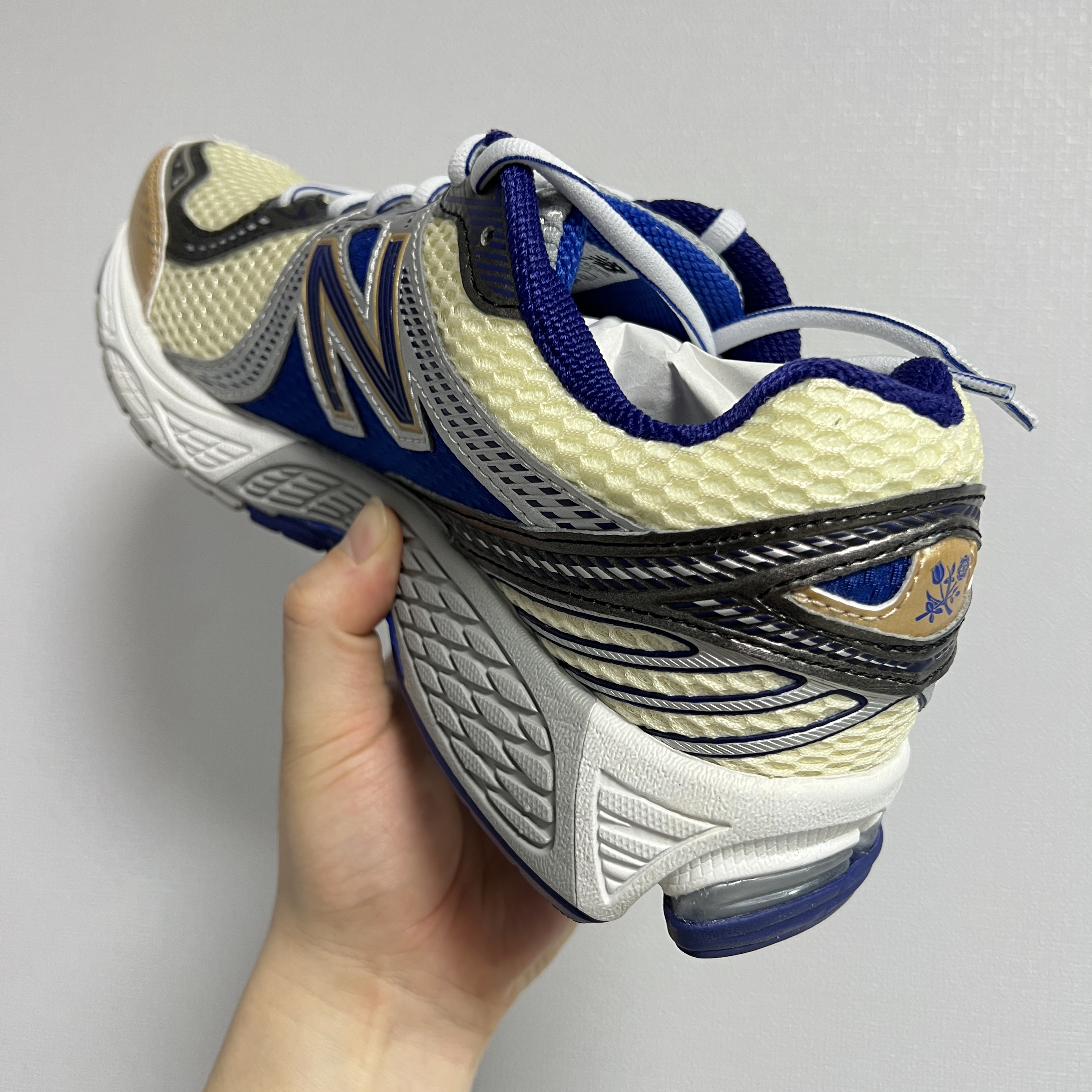New Balance x Aime Leon Dore 860v2 Blue 착용 스타일 - 3