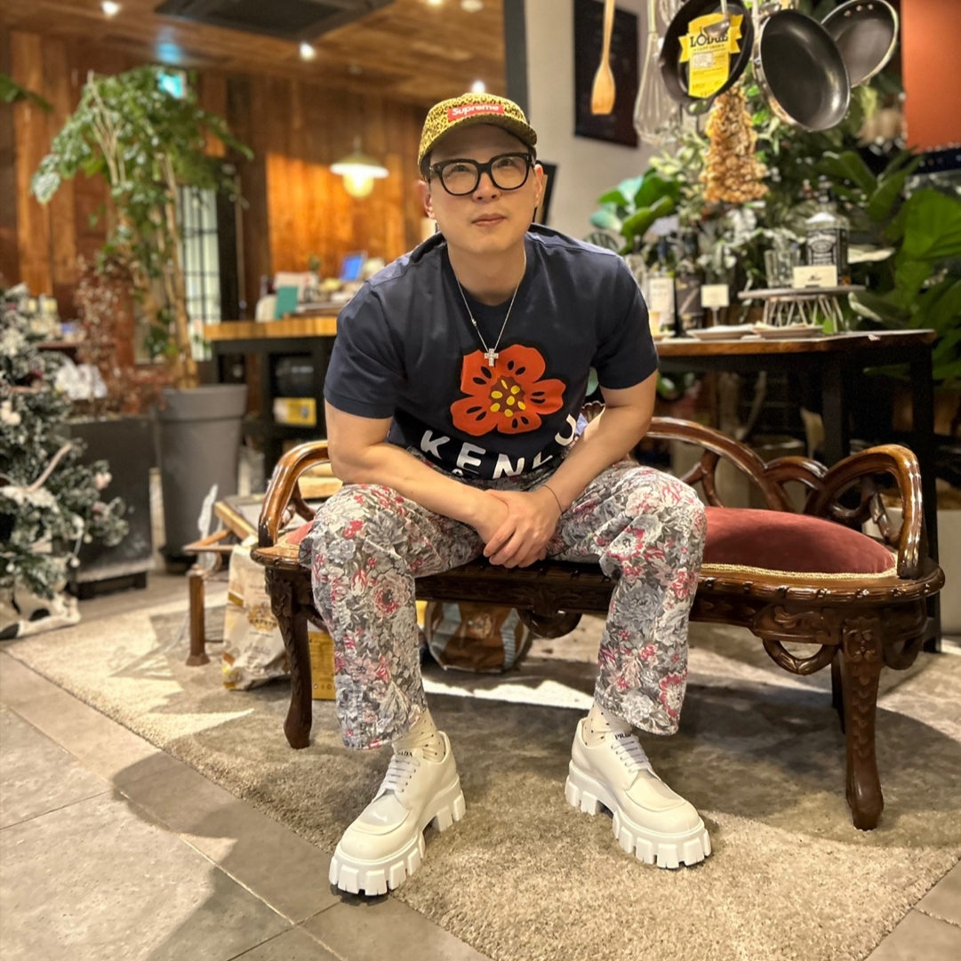 Kenzo Boke Flower T-Shirt Midnight Blue, Supreme Belted Trail Pants Floral - 23SS 착용 스타일 - 2