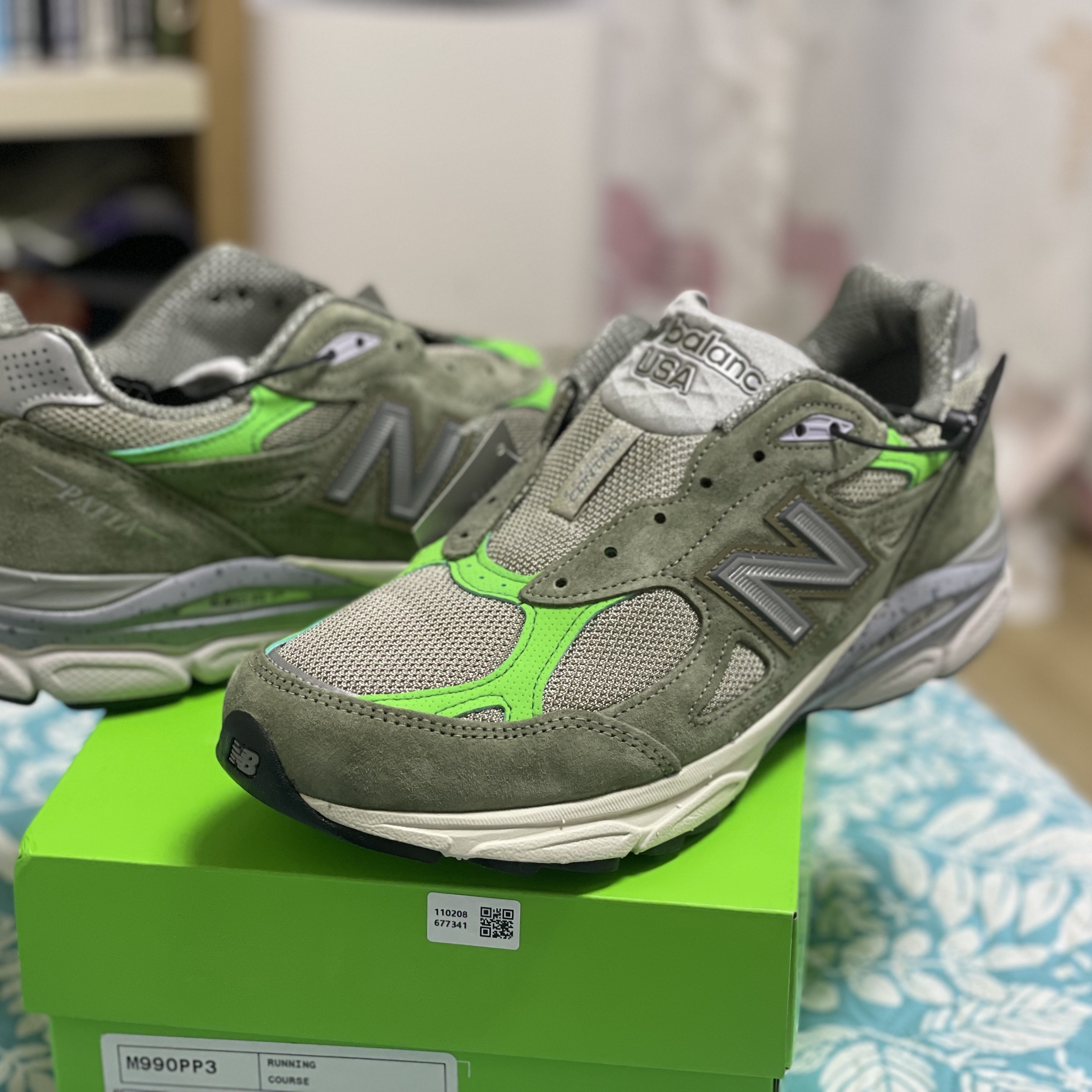 New Balance x Patta 990v3 Made in USA Olive 착용 스타일 - 1
