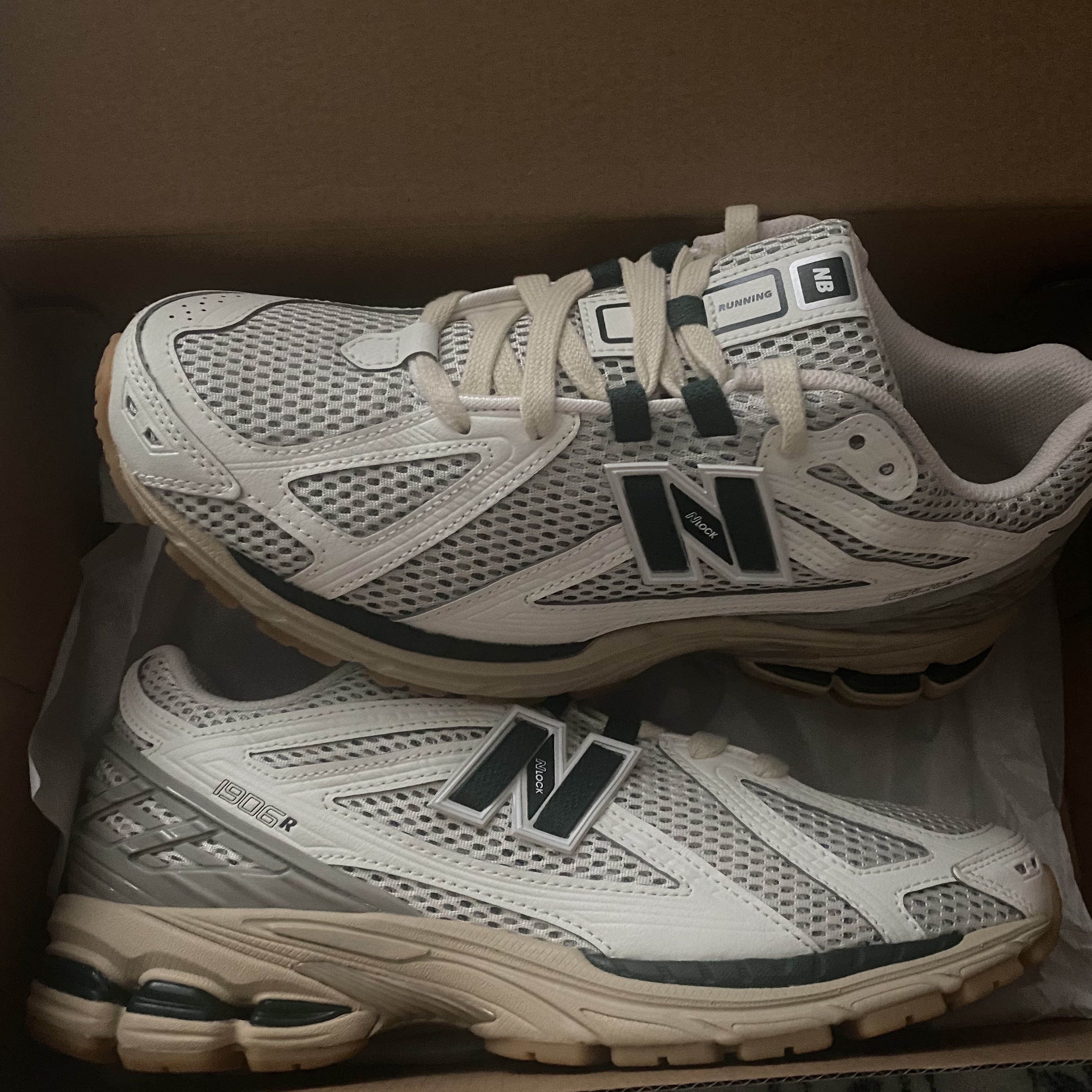 New Balance 1906R Silver Green 착용 스타일