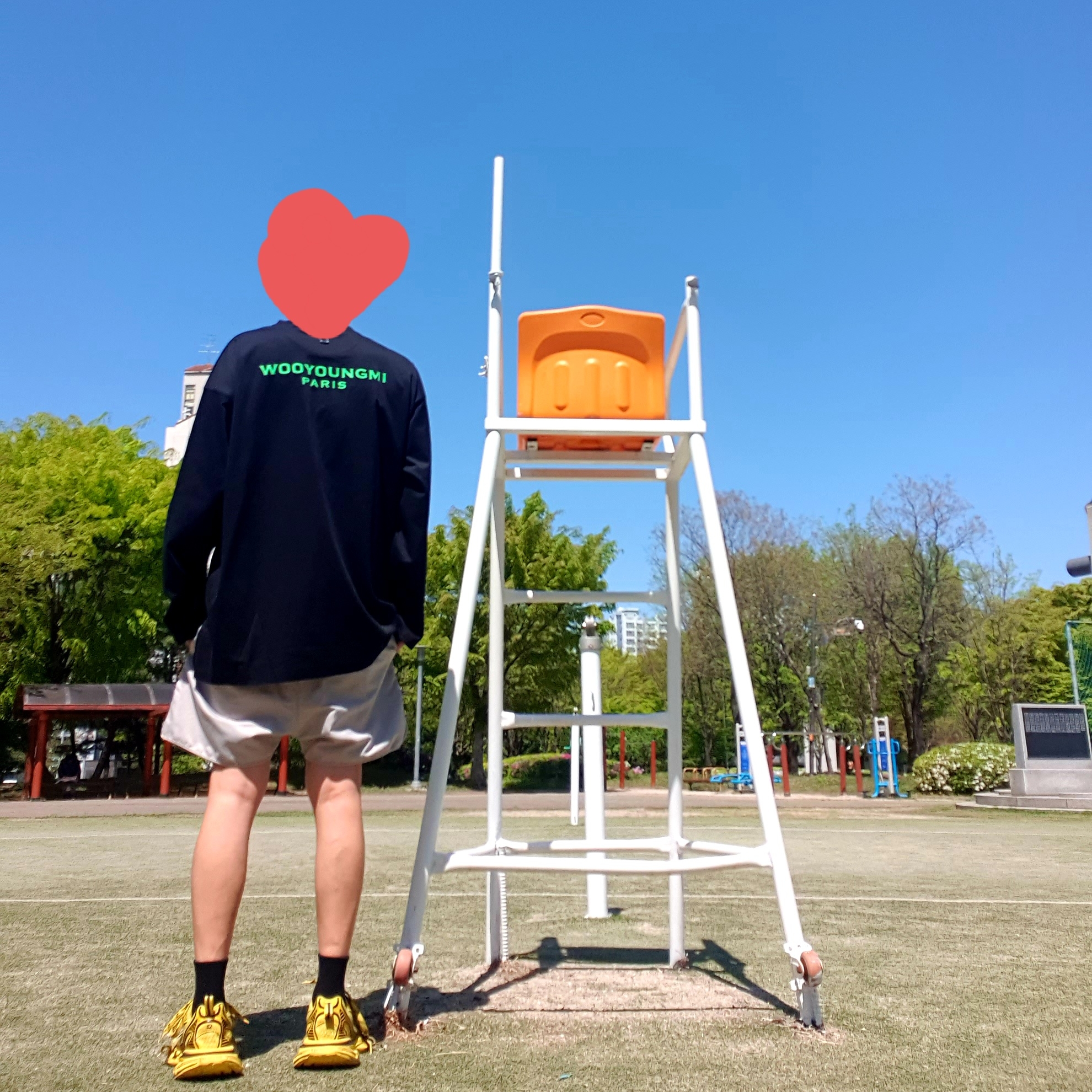 Balenciaga 3XL Sneakers Yellow Black 착용 스타일 - 2