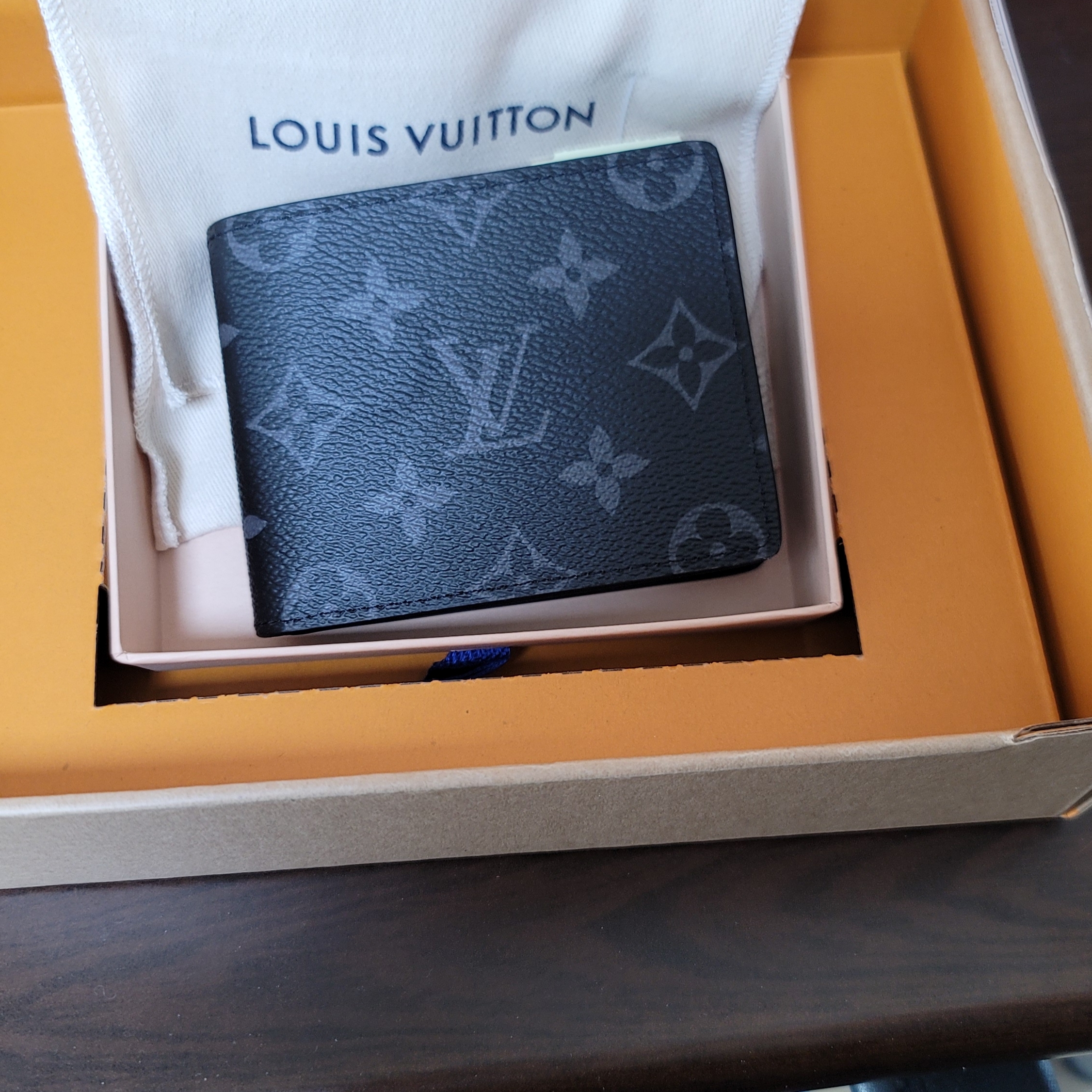 Louis Vuitton Envelope Business Card Holder Monogram 착용 스타일