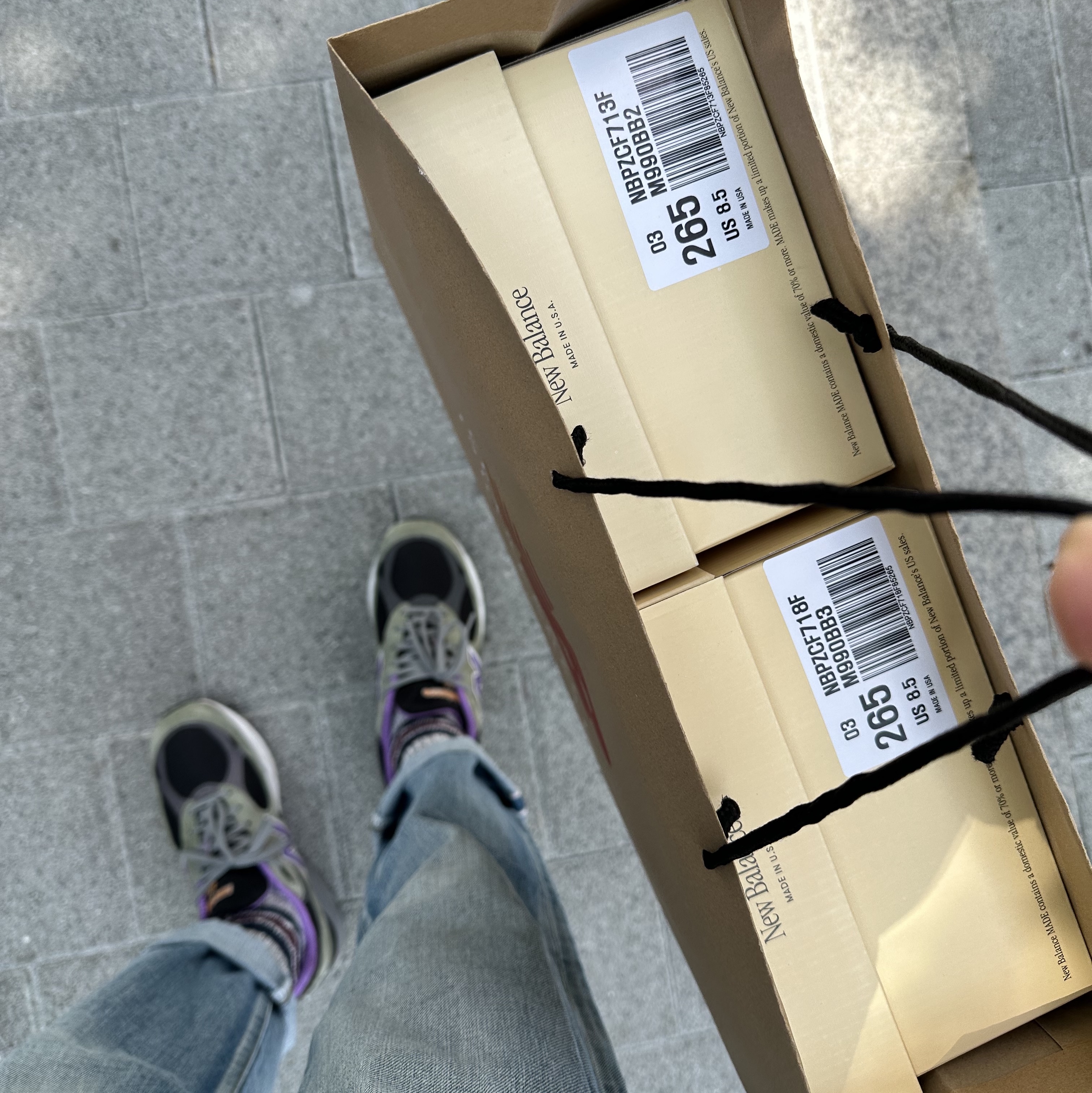 New Balance 990v2 Made in USA Brown Beige, New Balance 990v3 Made in USA Black Tan 착용 스타일 - 5