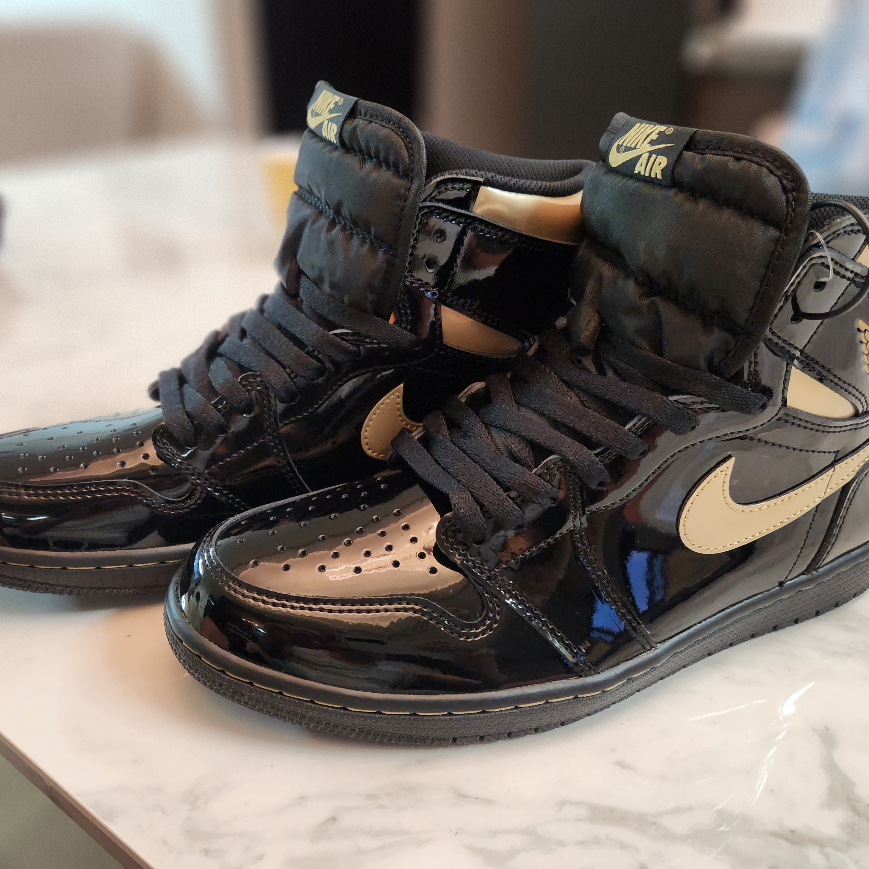 Jordan 1 Retro High OG Metallic Gold 착용 스타일