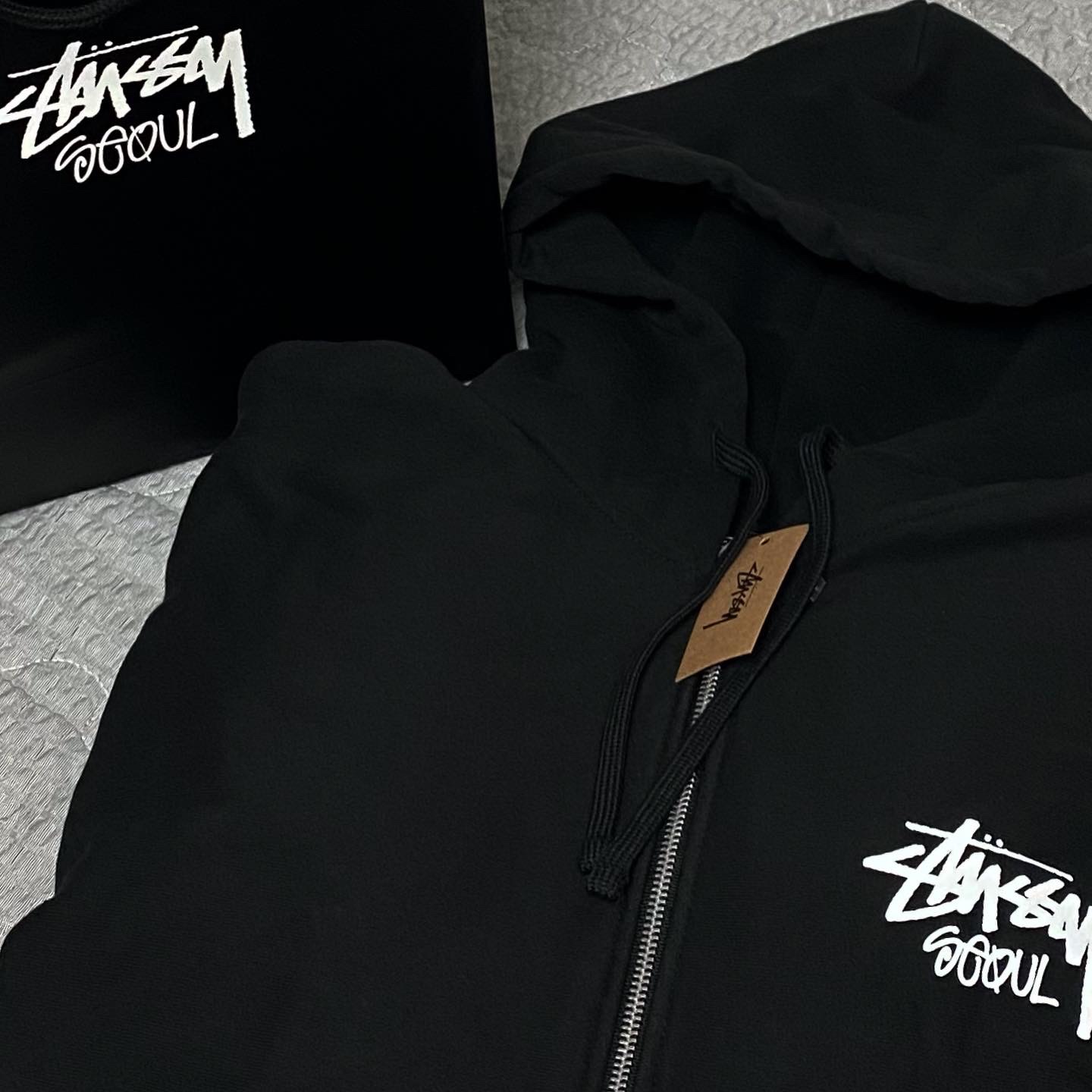 Stussy Stock Seoul Zip Hood Black 2023, Stussy Stock Seoul Zip Hood Black 2022 착용 스타일 - 1