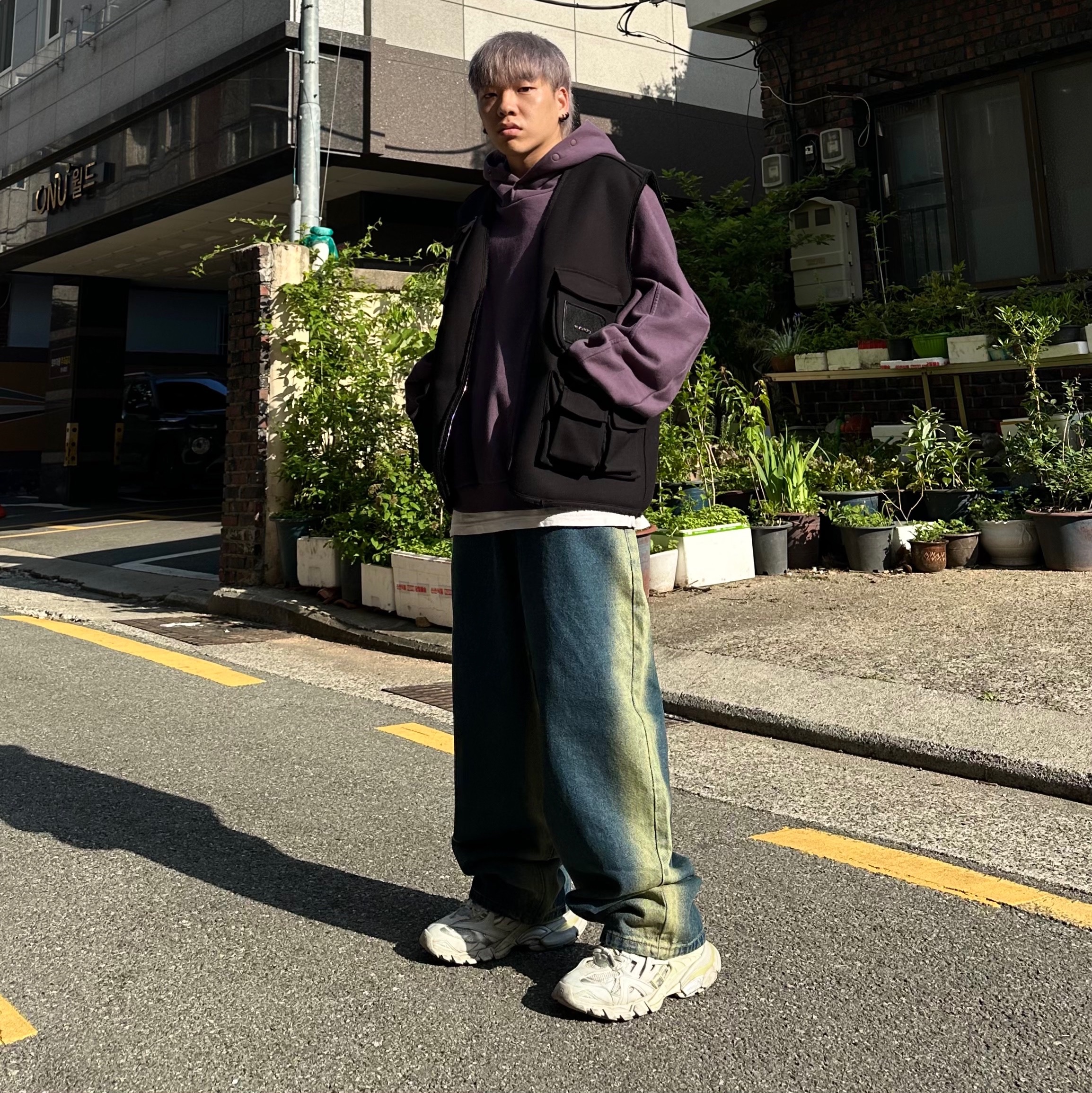 Balenciaga Track.2 Sneakers White 착용 스타일 - 2