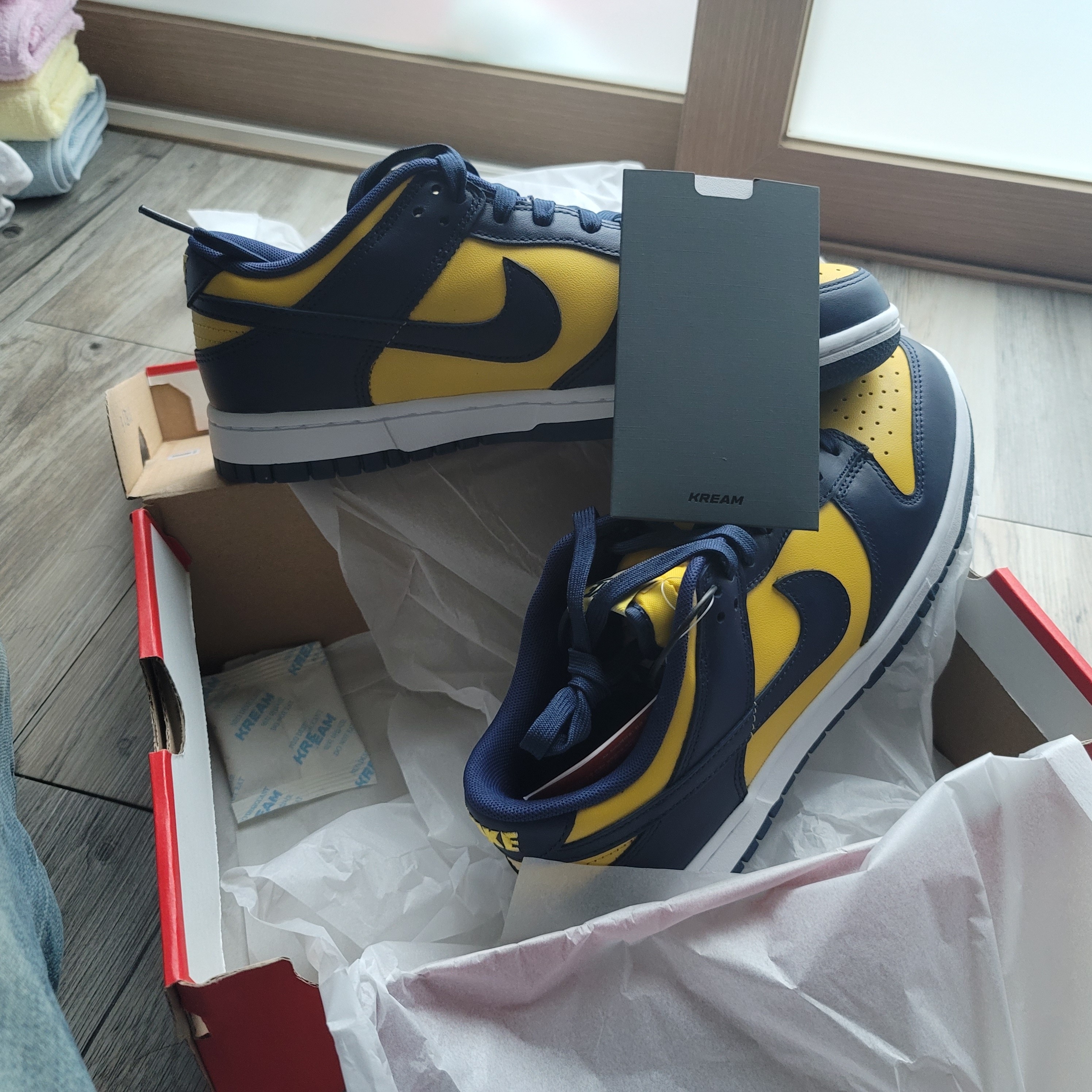 Nike Dunk Low Retro Varsity Maize 착용 스타일