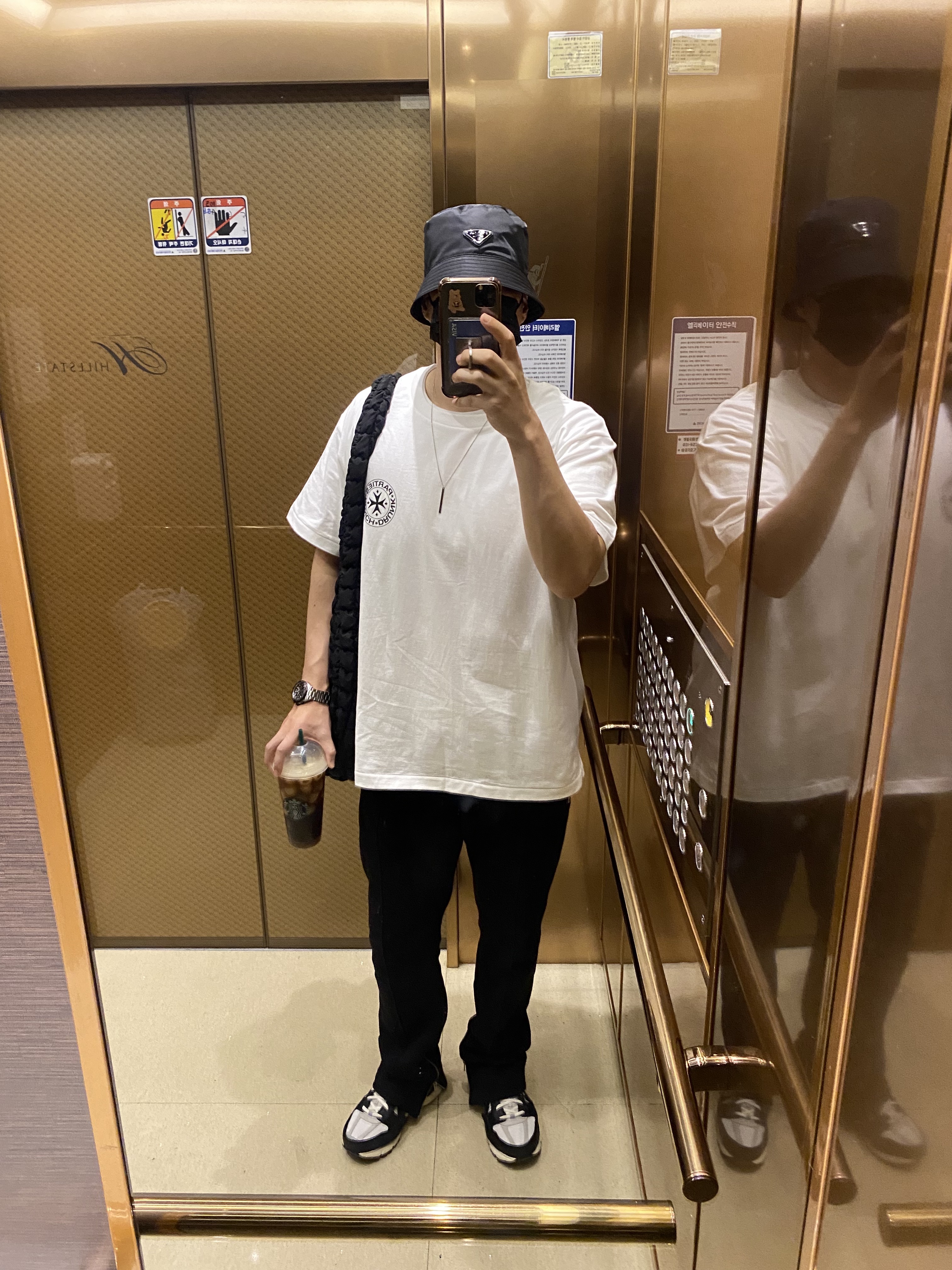 Prada Re-Nylon Bucket Hat Black, (W) Nike Zoom Vomero 5 Wolf Grey and Black 착용 스타일