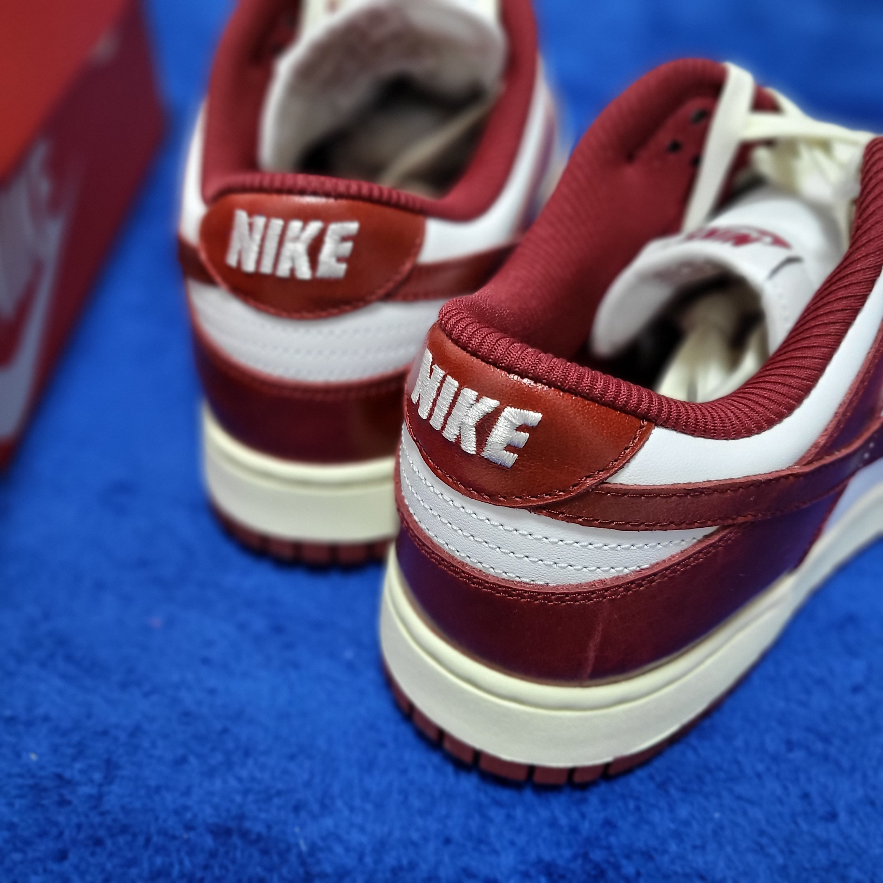 (W) Nike Dunk Low Retro PRM Team Red and White 착용 스타일 - 4