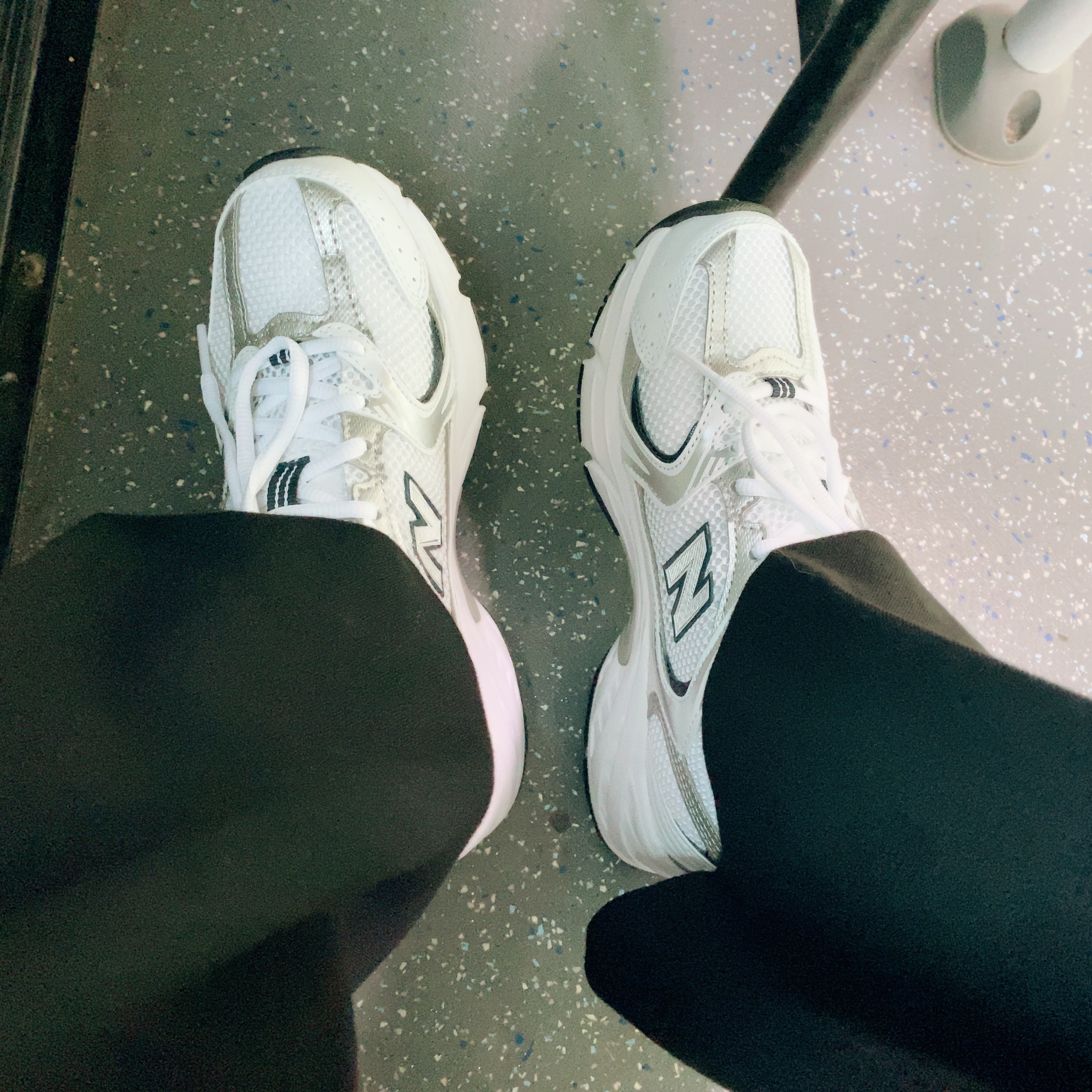 New Balance 530 White 착용 스타일