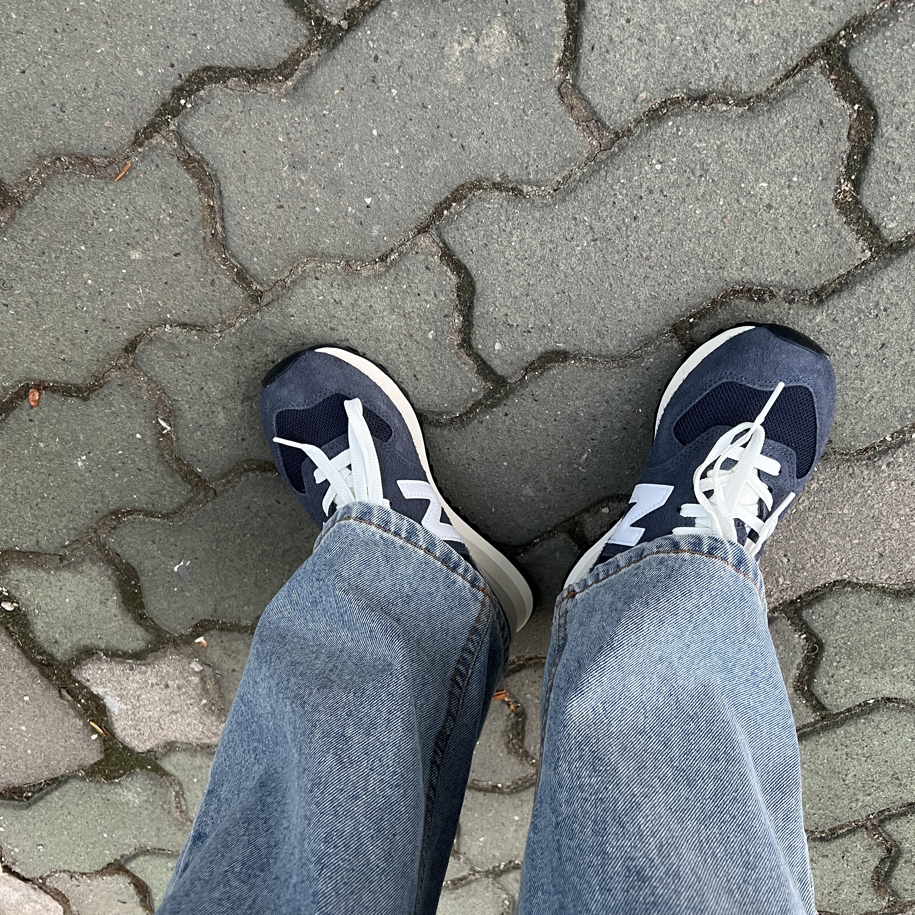 New Balance 574 Heritage Navy 착용 스타일