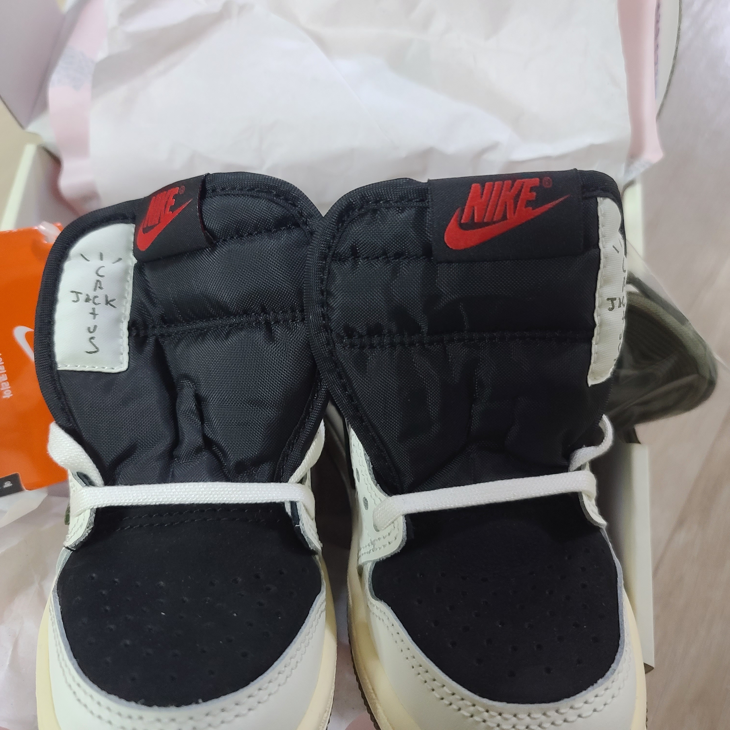 (PS) Jordan 1 x Travis Scott Retro Low OG SP Medium Olive 착용 스타일 - 5