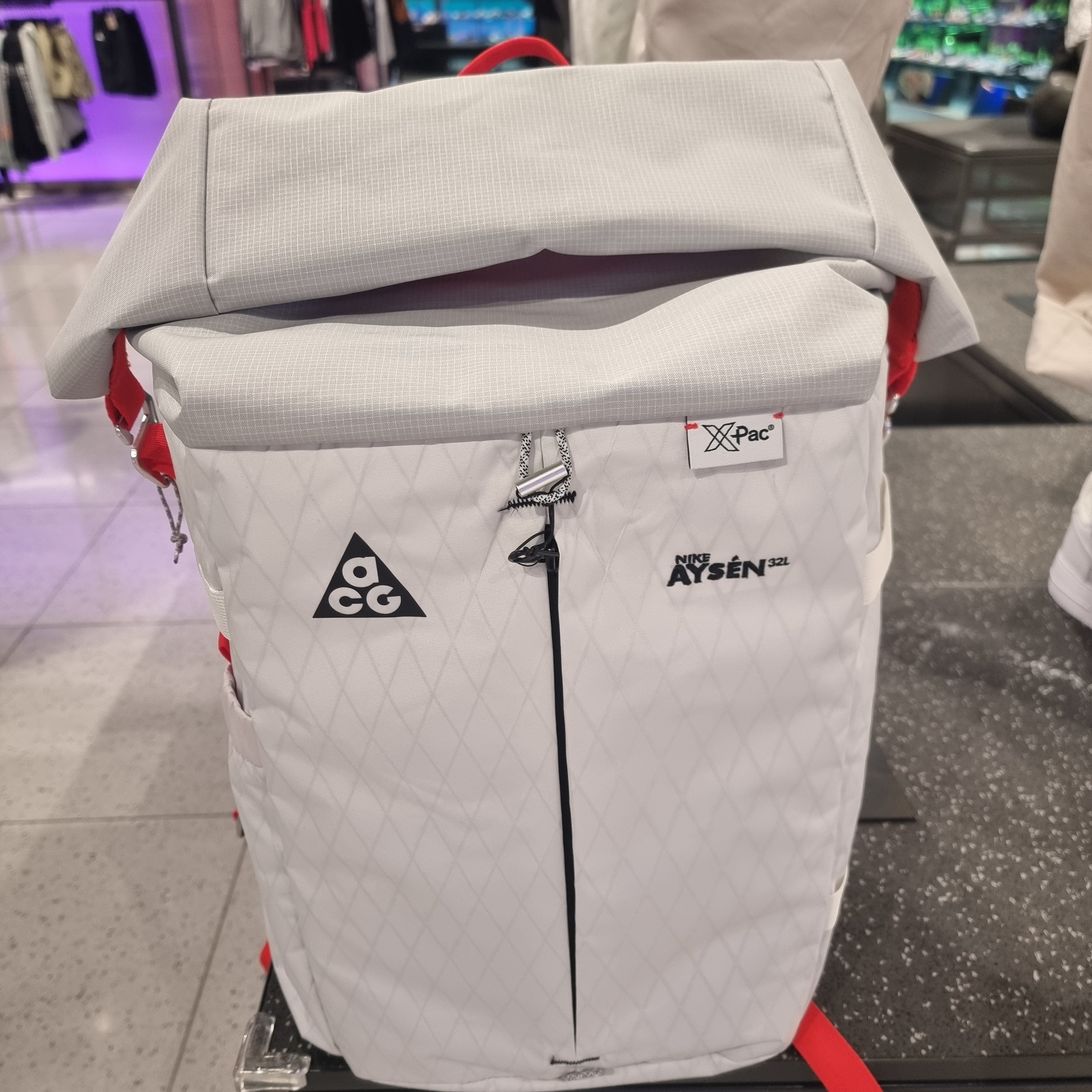 Nike ACG Aisen Daypack 32L White, Nike x Peaceminusone Wide Pants Black (DR0096-010) 착용 스타일 - 2