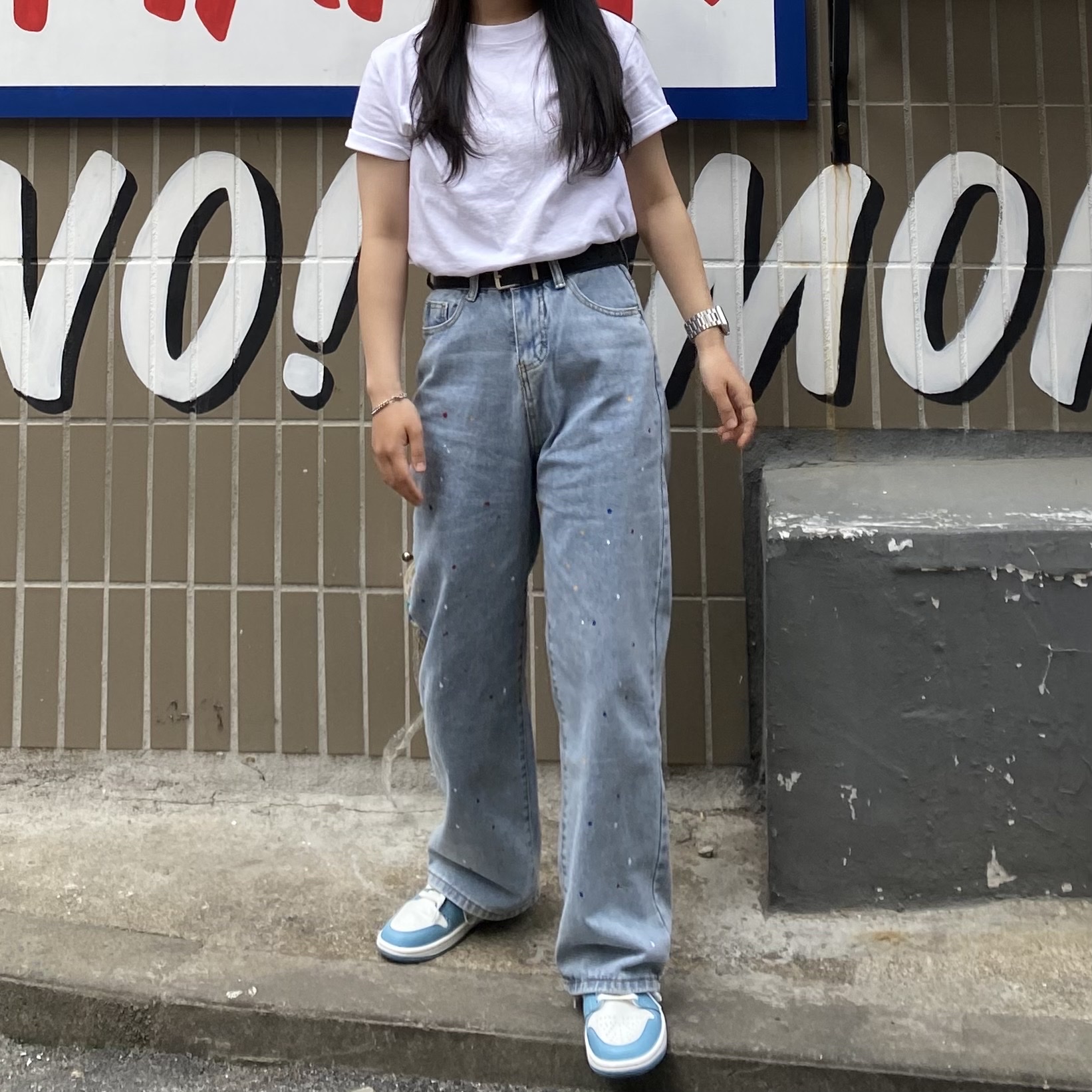 (W) Jordan 1 Mid Sail and Worn Blue 착용 스타일 - 1
