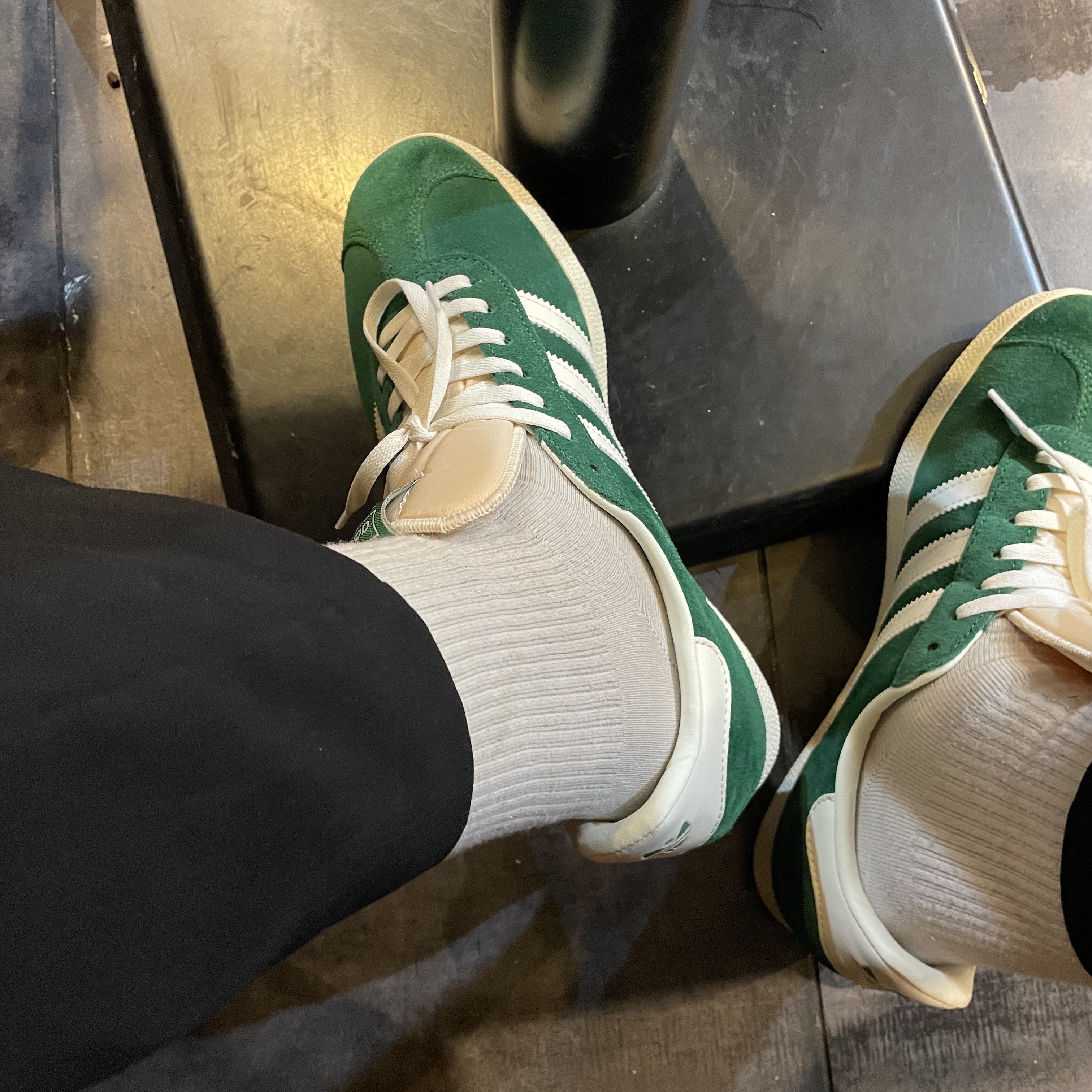 Adidas Gazelle Dark Green Cream White 착용 스타일