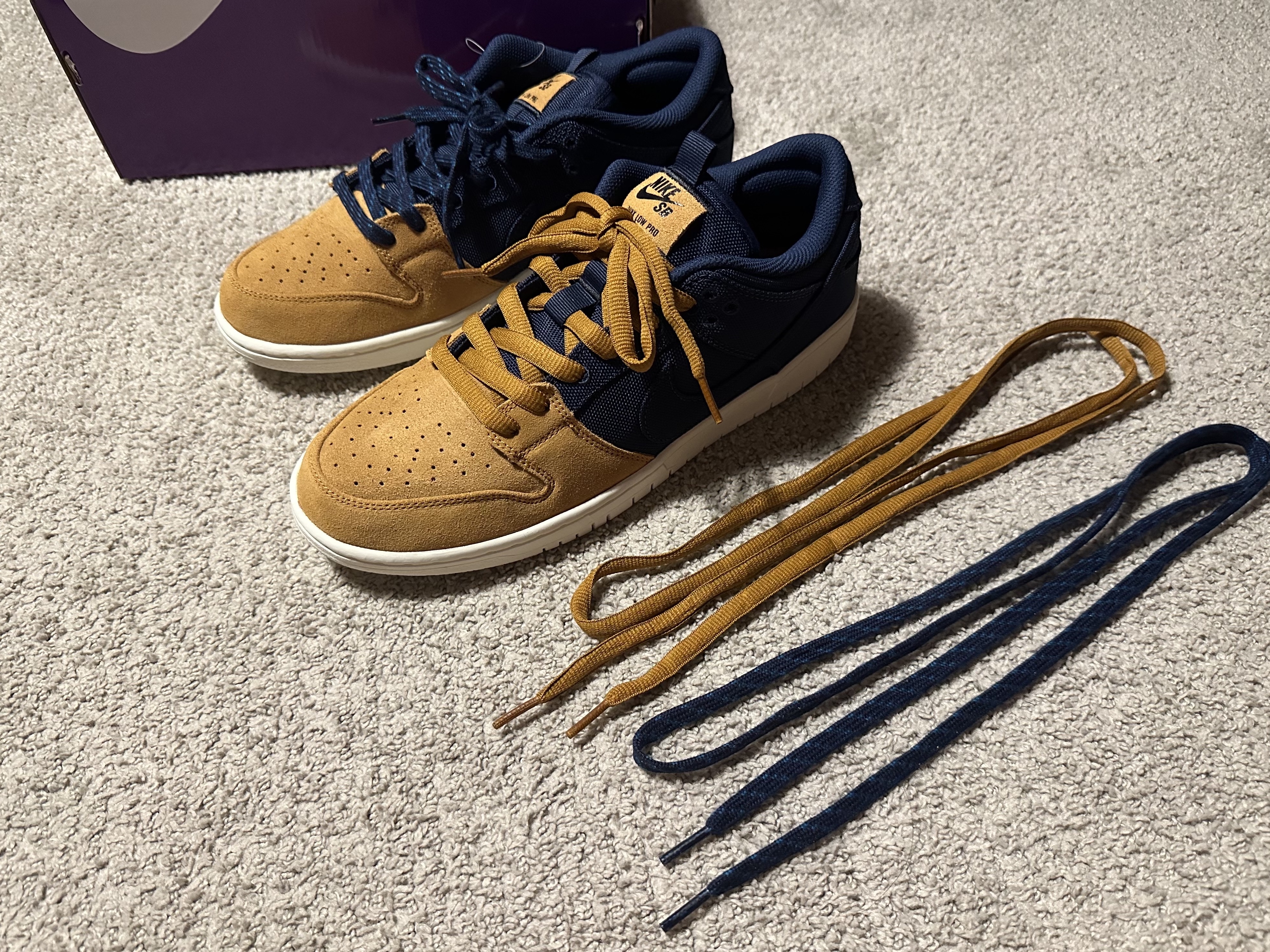 Nike SB Dunk Low Pro Premium Desert Ochre and Midnight Navy 착용 스타일 - 3