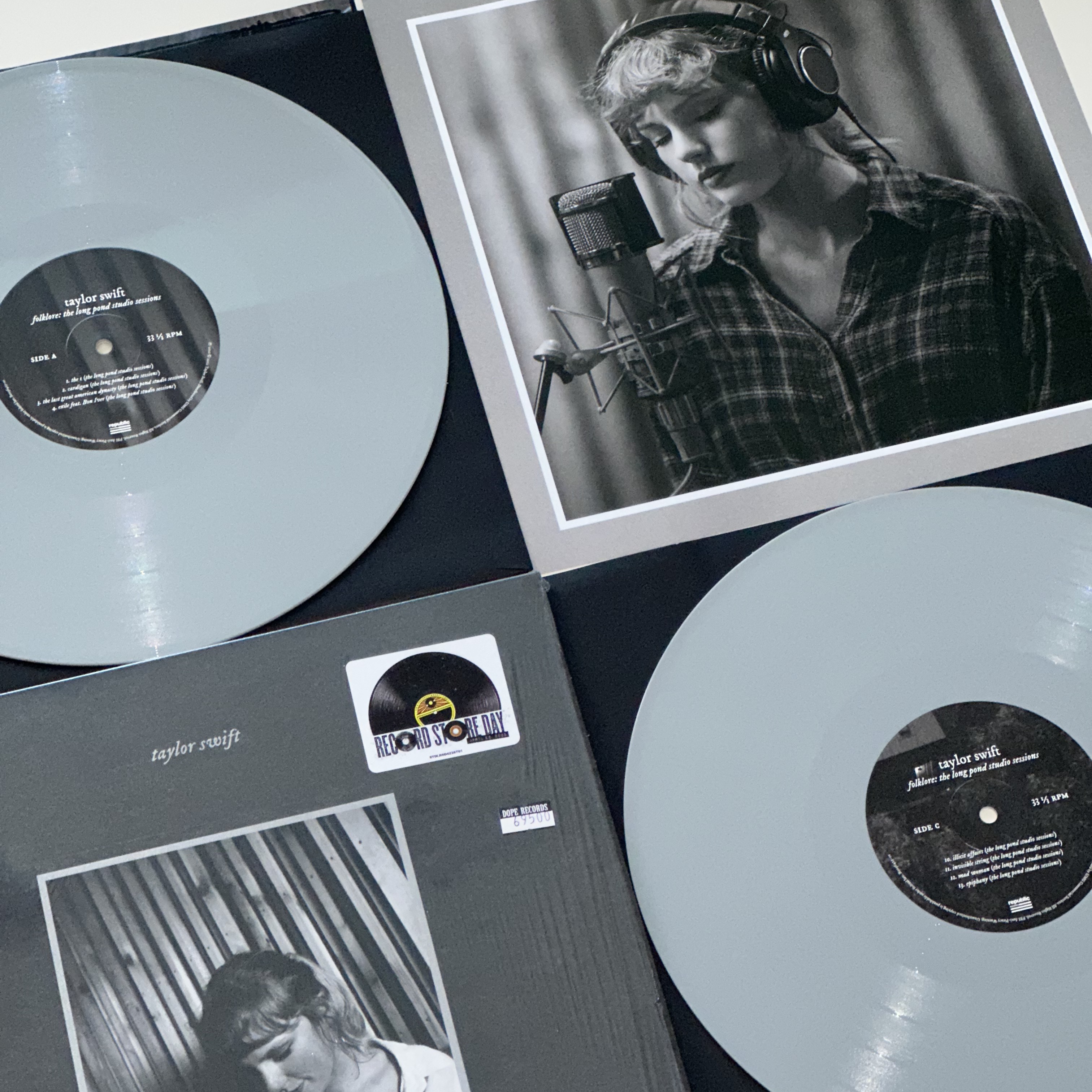 테일러 스위프트 포크로어 : 더 롱 폰드 스튜디오 세션즈 그레이 (2LP) 착용 스타일 - 1