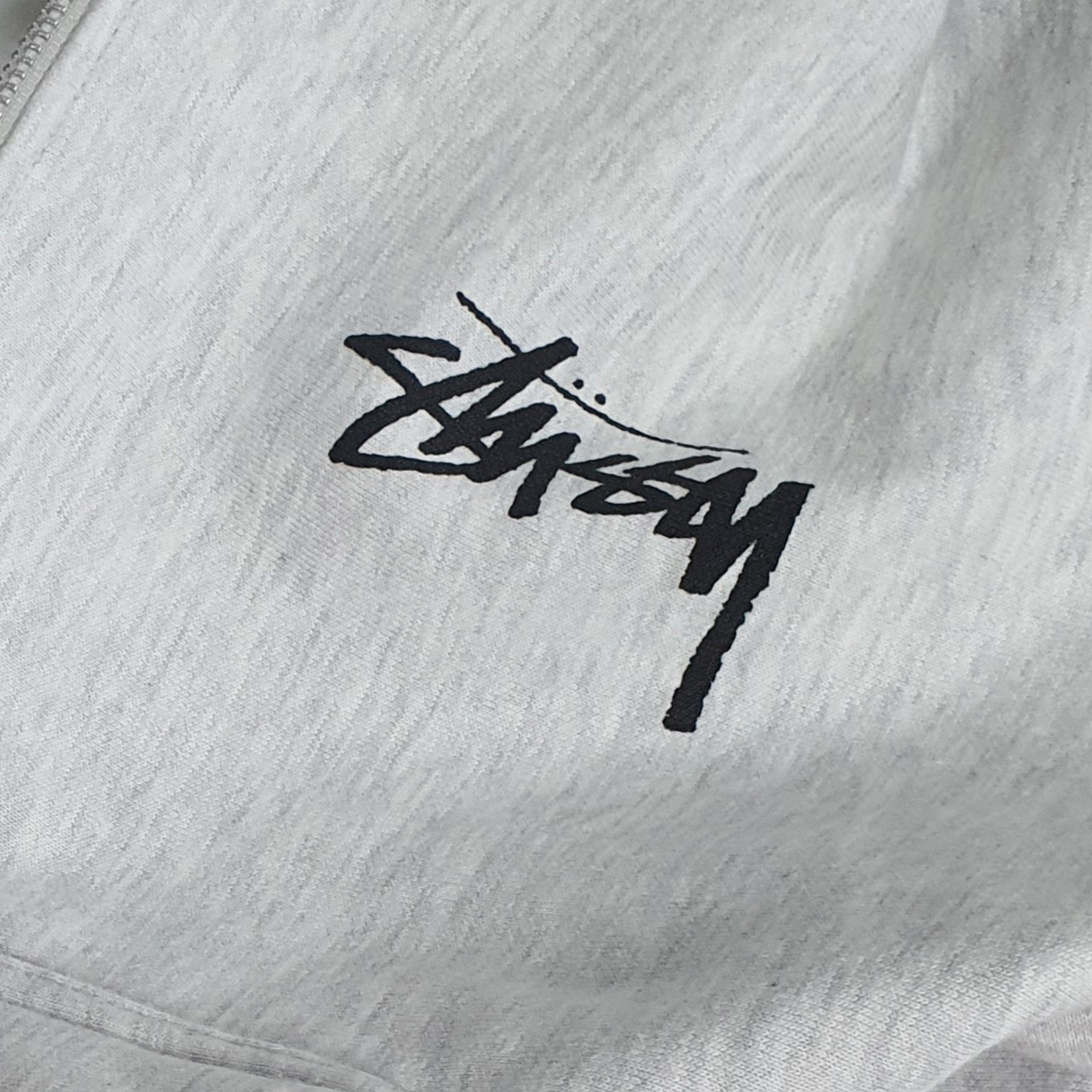 Stussy Shattered Zip Hoodie Ash Heather 착용 스타일 - 3