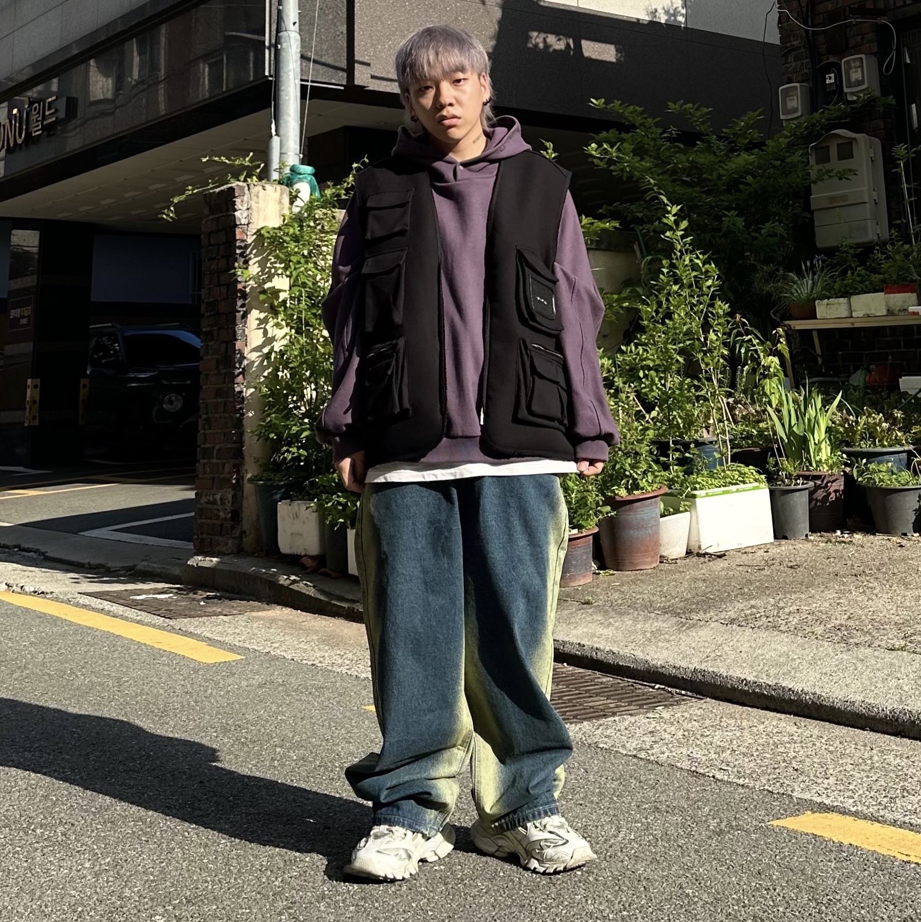 Balenciaga Track.2 Sneakers White 착용 스타일 - 1