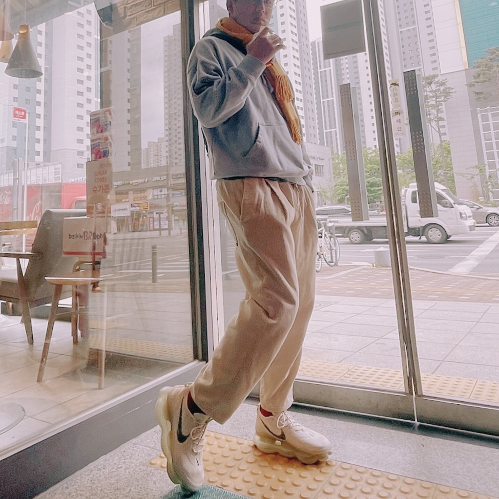 Nike Air Max Scorpion Flyknit Lemon Wash 착용 스타일