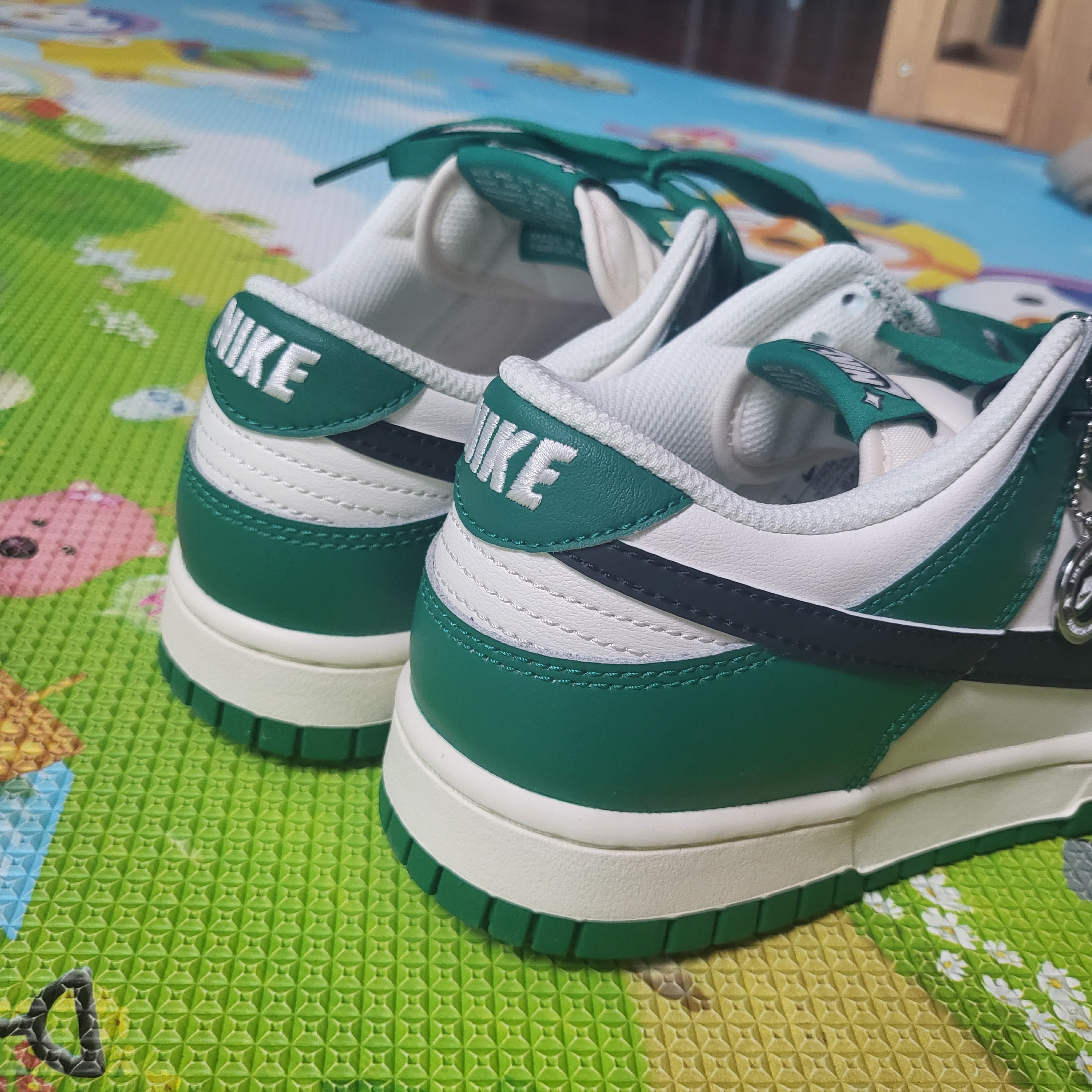 Nike Dunk Low Retro SE Jackpot Malachite 착용 스타일 - 3
