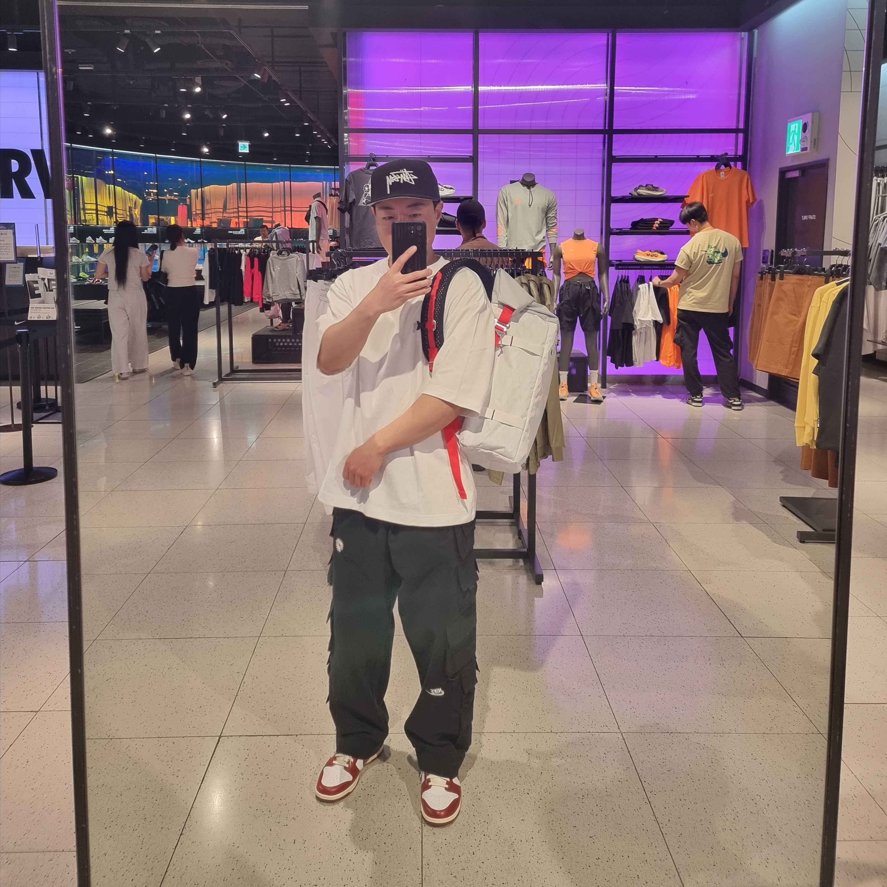 Nike ACG Aisen Daypack 32L White, Nike x Peaceminusone Wide Pants Black (DR0096-010) 착용 스타일 - 3