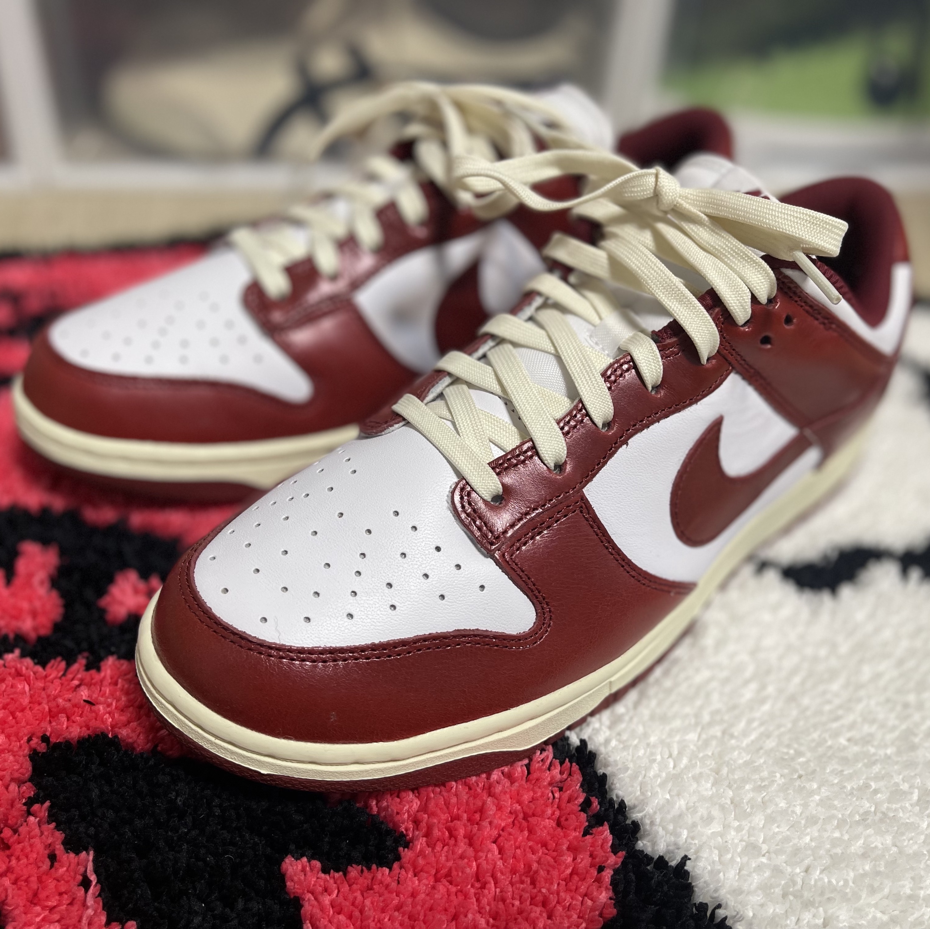 (W) Nike Dunk Low Retro PRM Team Red and White 착용 스타일 - 2