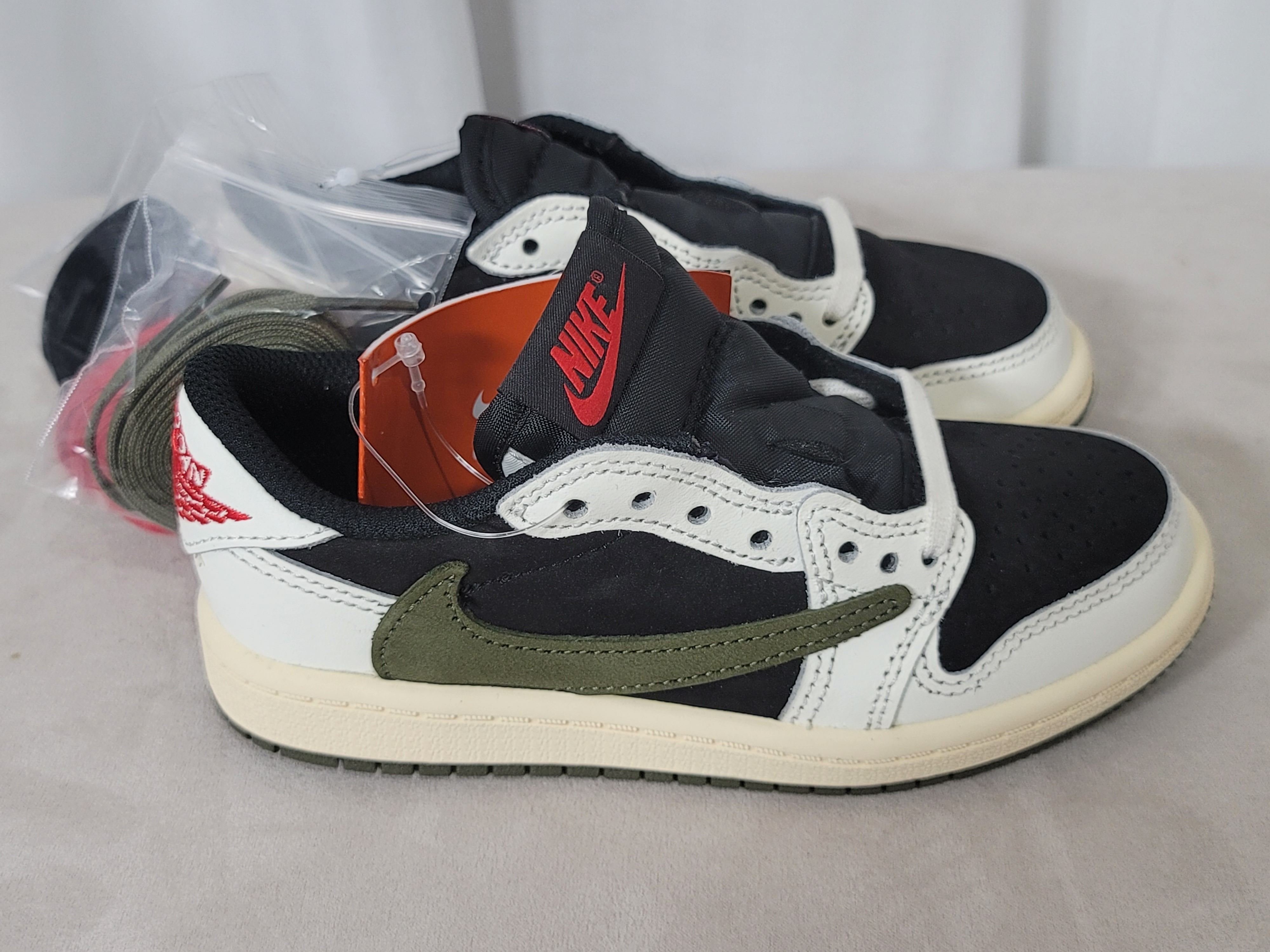 (PS) Jordan 1 x Travis Scott Retro Low OG SP Medium Olive 착용 스타일 - 2
