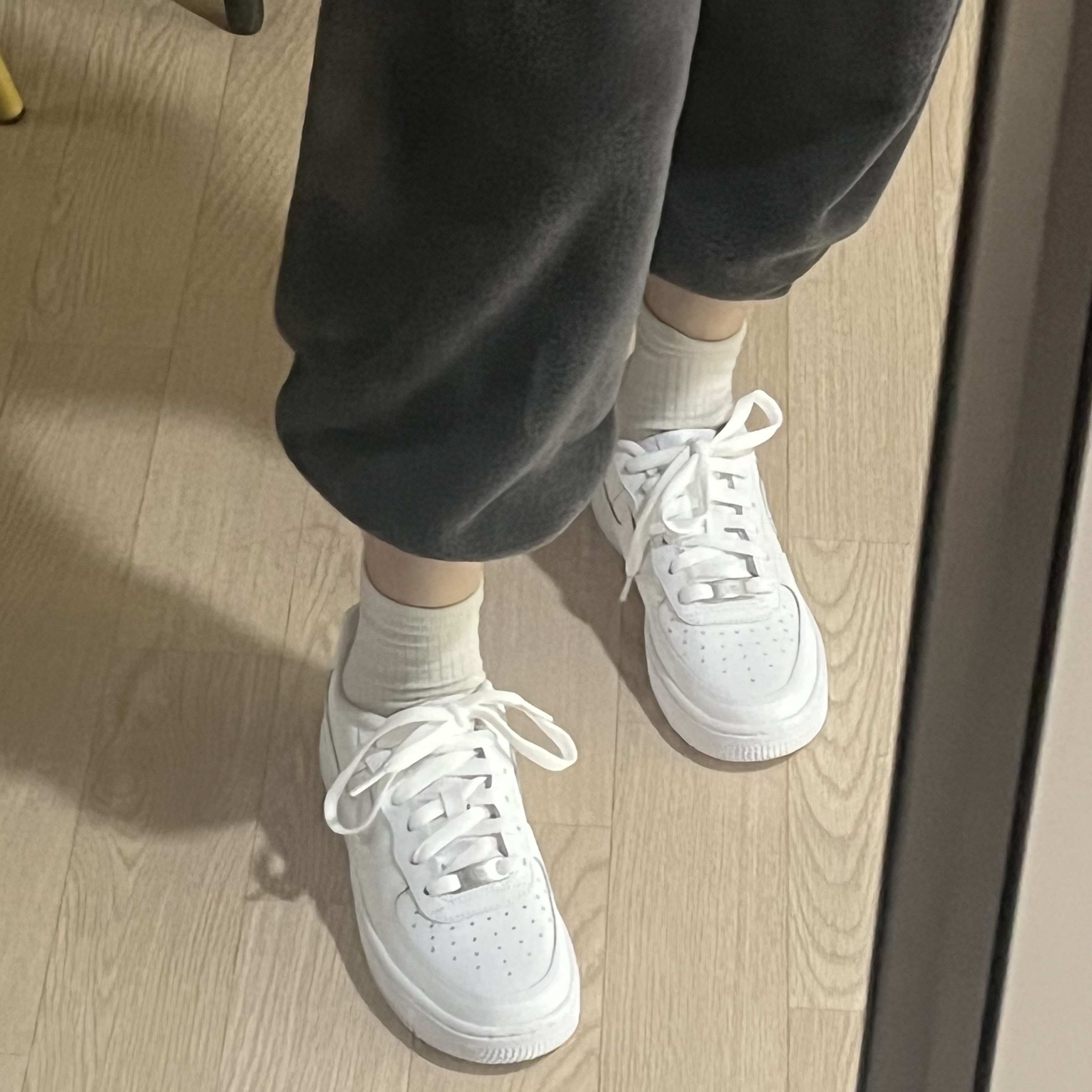 (GS) Nike Air Force 1 LE White 착용 스타일
