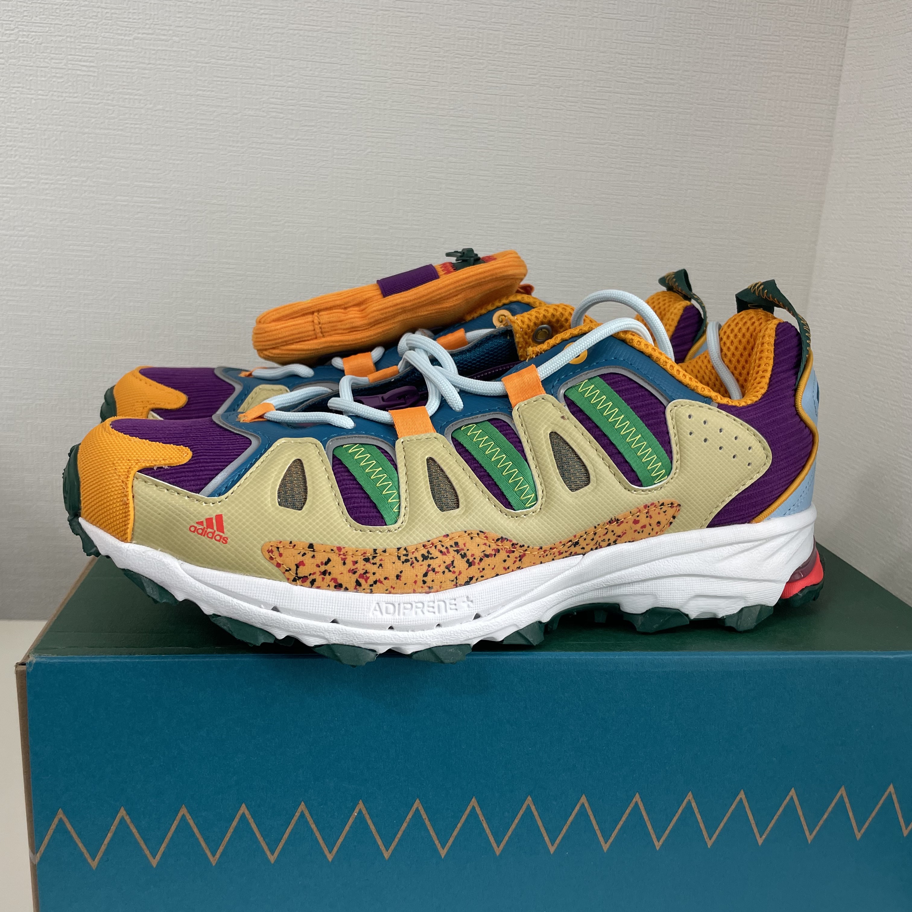 Adidas x Sean Wotherspoon Superturf Adventure Jiminy Cricket 착용 스타일 - 2