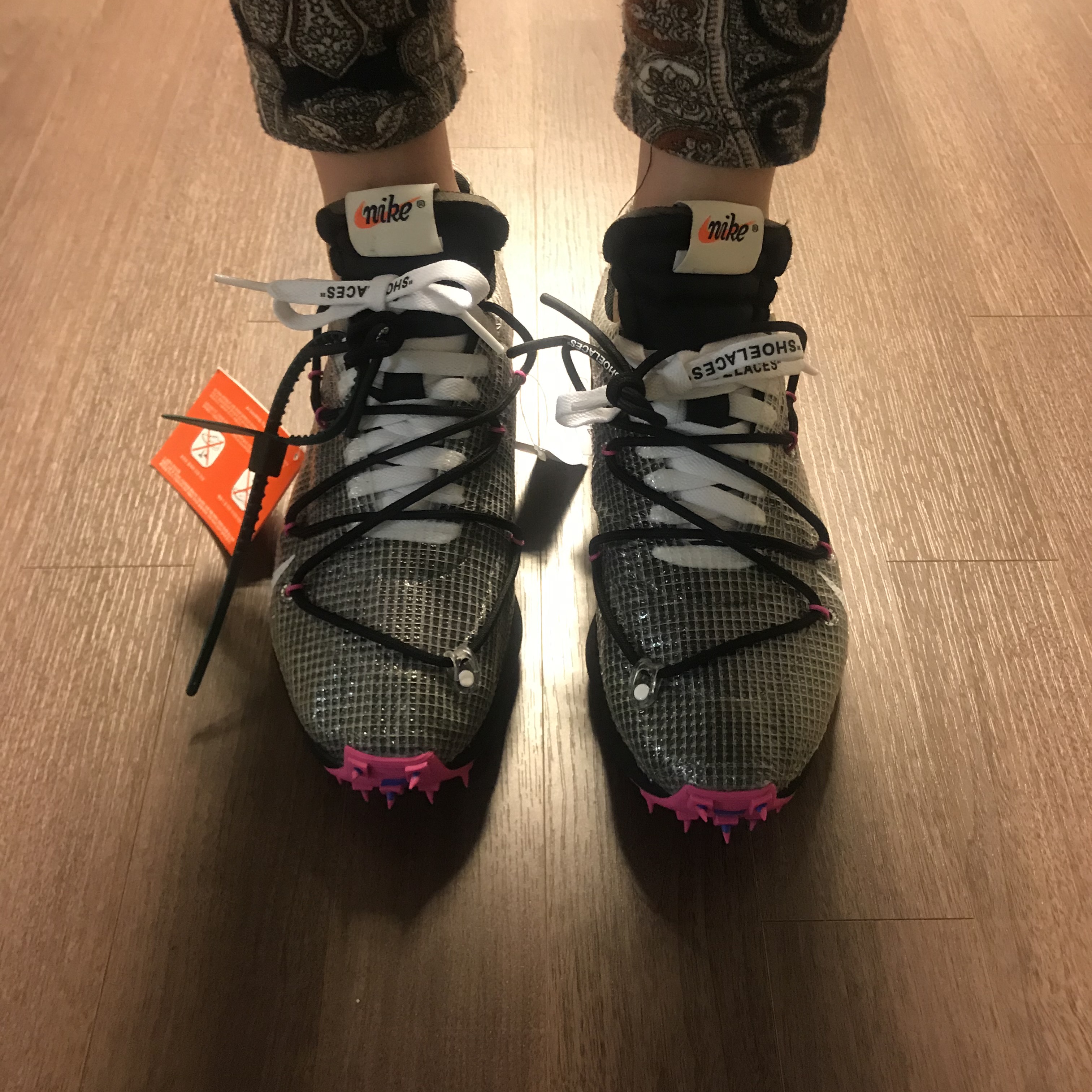 (W) Nike x Off-White Waffle Racer Black 착용 스타일