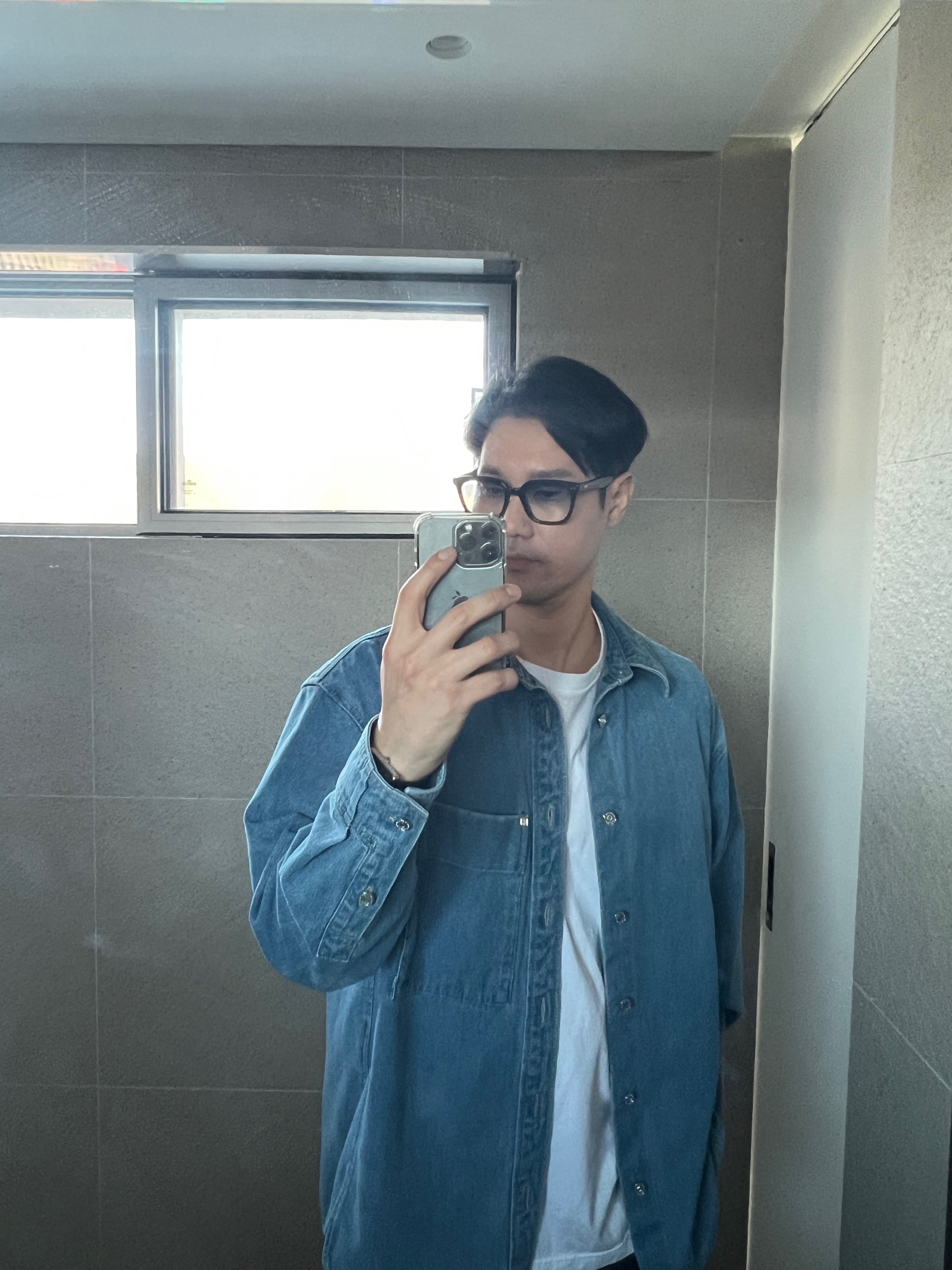 Wooyoungmi Back Logo Denim Shirt Blue - 23SS 착용 스타일 - 3