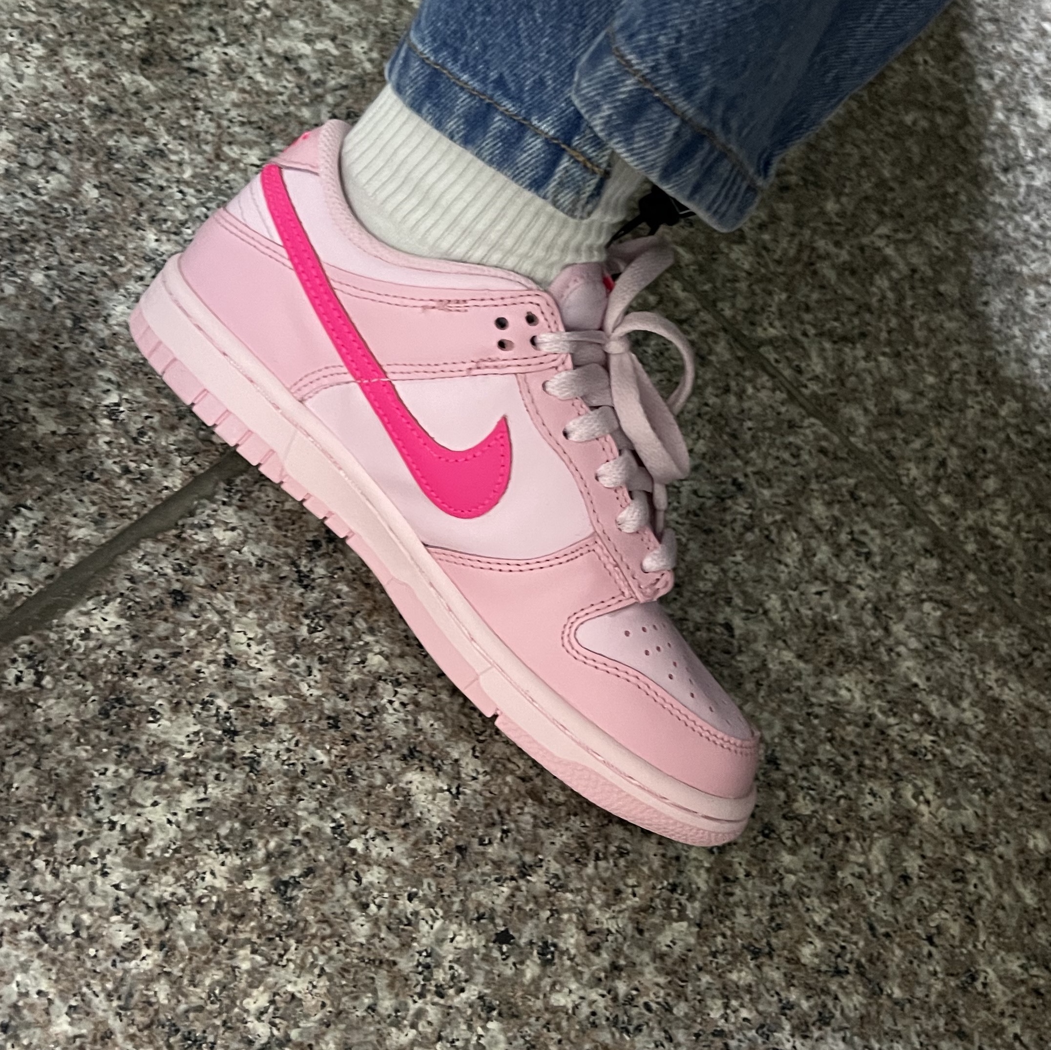 (GS) Nike Dunk Low Triple Pink 착용 스타일