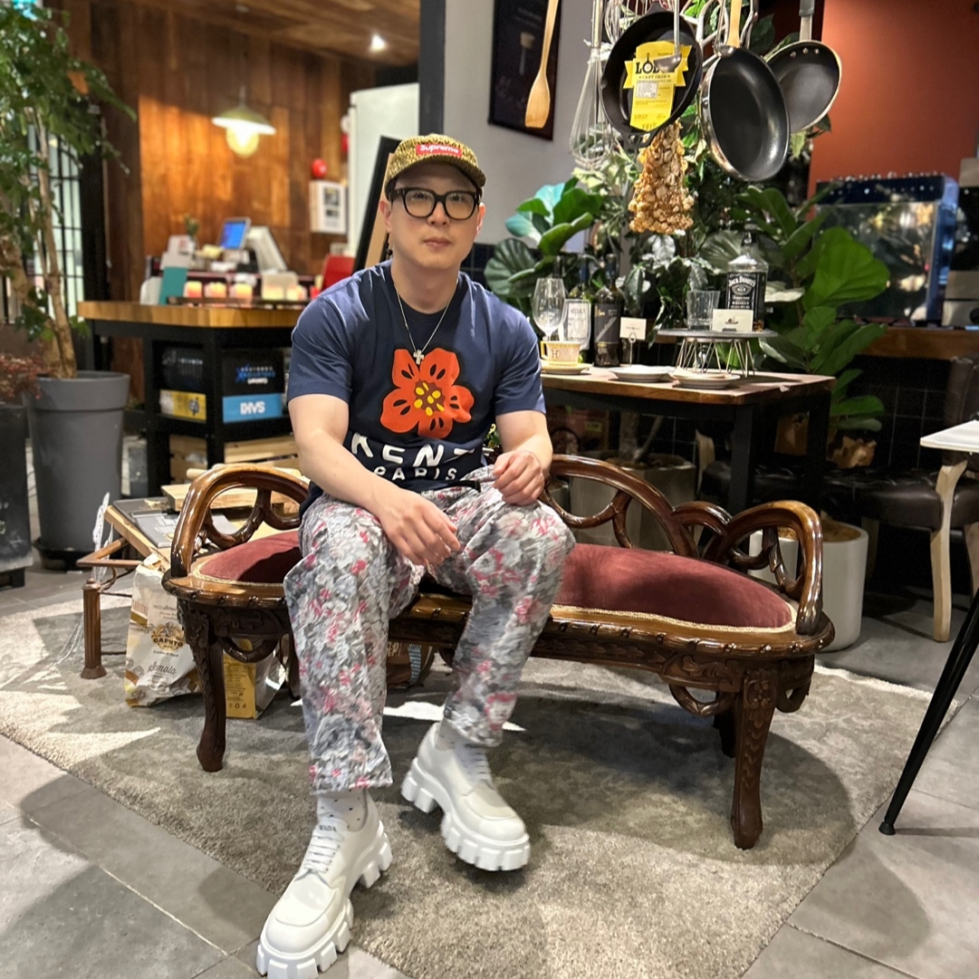 Kenzo Boke Flower T-Shirt Midnight Blue, Supreme Belted Trail Pants Floral - 23SS 착용 스타일 - 1
