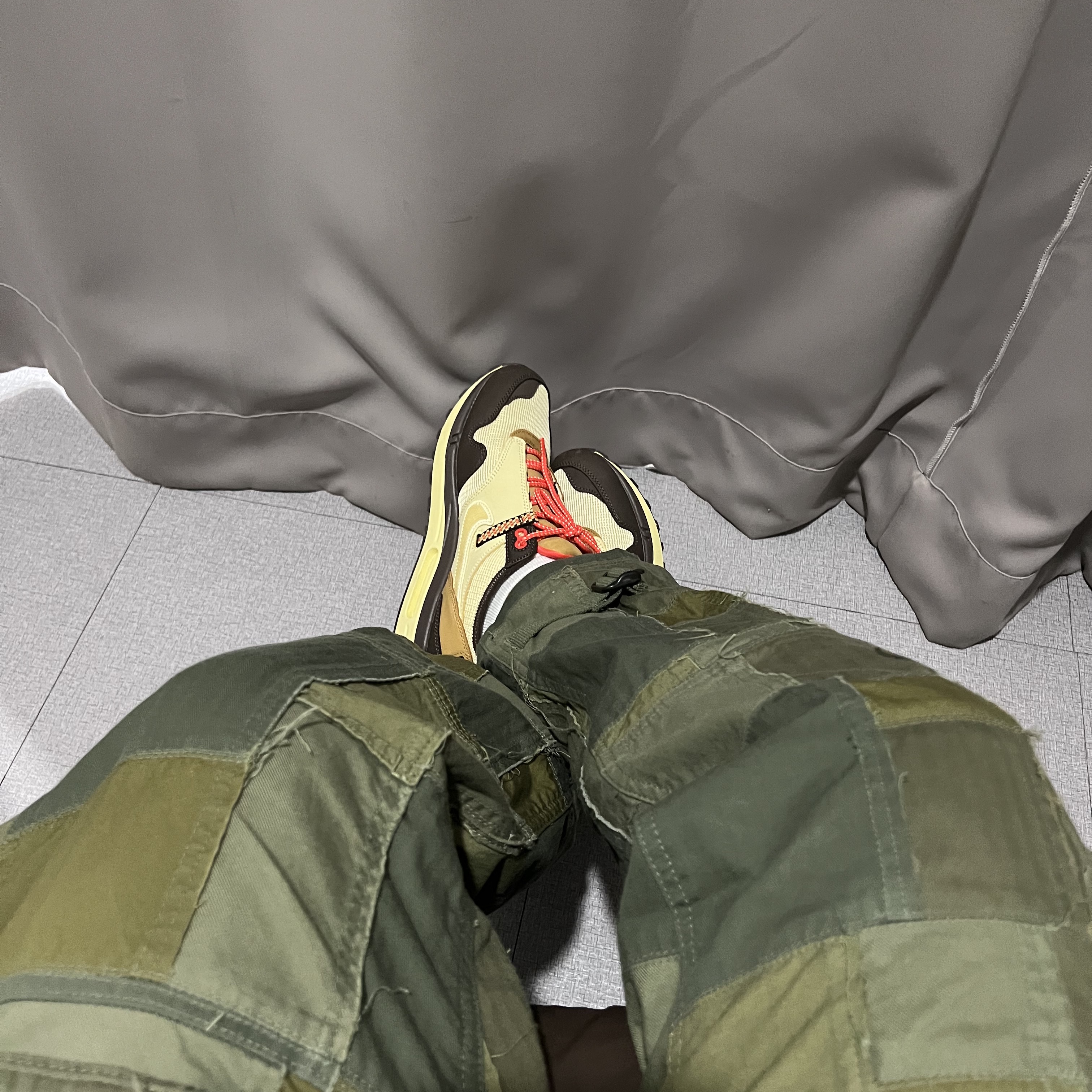 Supreme x Comme des Garcons Junya Watanabe Man Patchwork Cargo Pants Olive - 21FW, Nike x Travis Scott Air Max 1 Cact.us Brown 착용 스타일